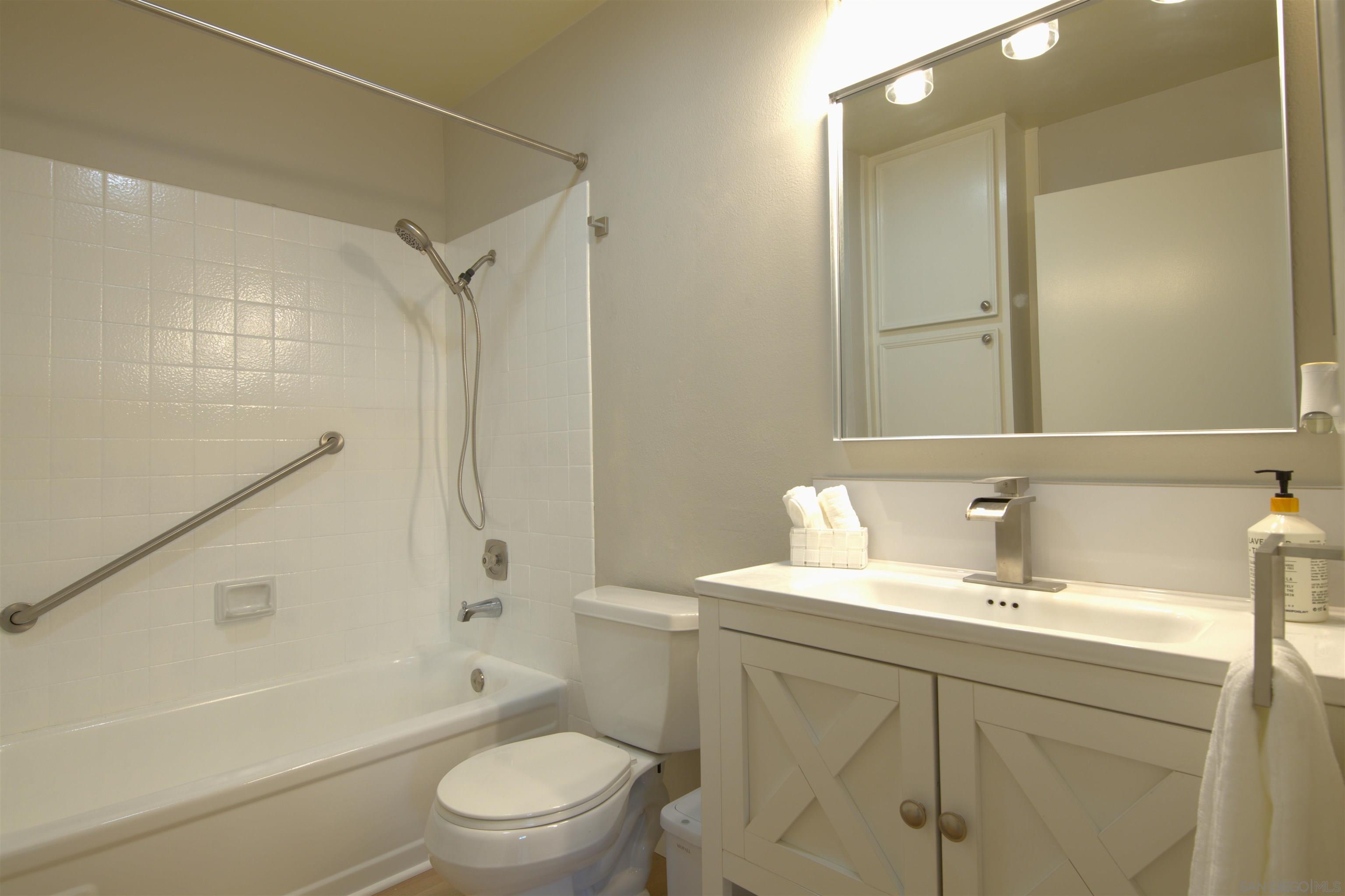 Detail Gallery Image 10 of 11 For 5949  Mildred St  #4,  San Diego,  CA 92110 - 2 Beds | 1/1 Baths