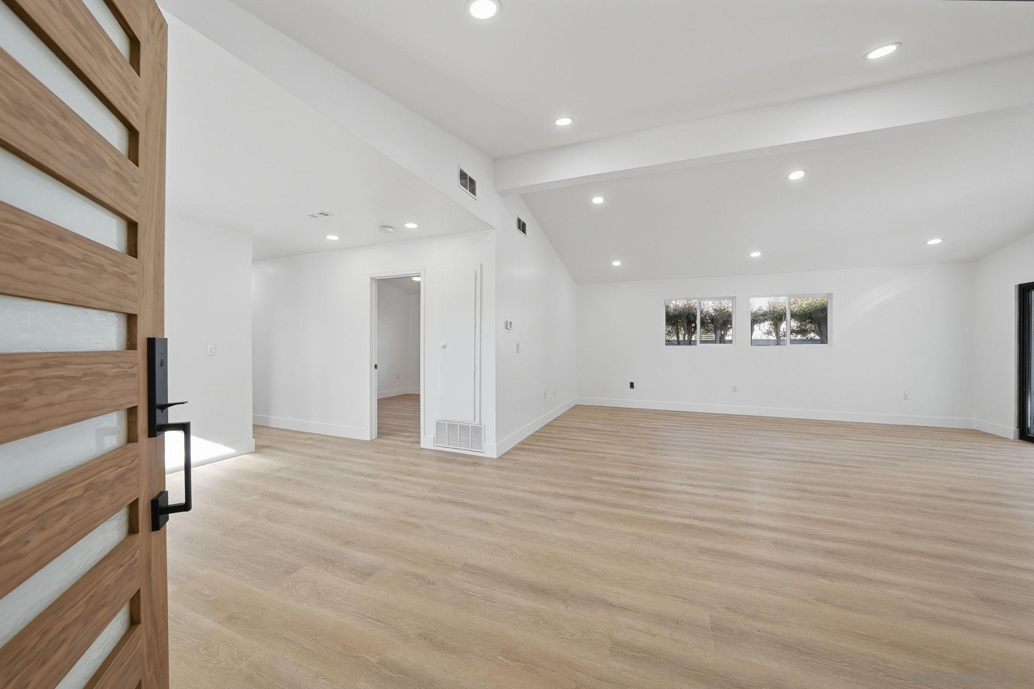 Detail Gallery Image 12 of 34 For 2729  Gobat Ave, San Diego,  CA 92122 - 3 Beds | 2 Baths