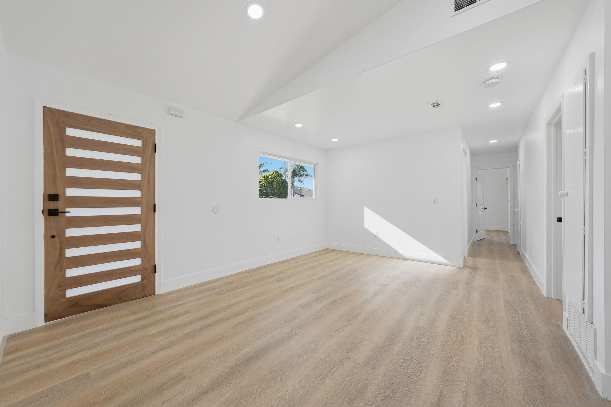 Detail Gallery Image 13 of 34 For 2729  Gobat Ave, San Diego,  CA 92122 - 3 Beds | 2 Baths