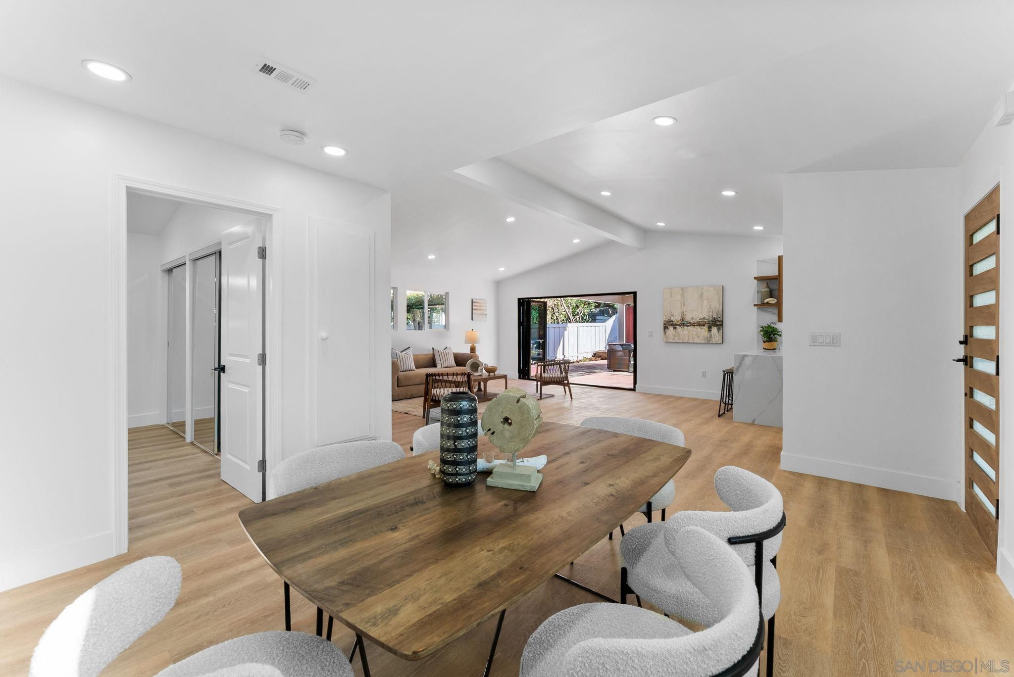 Detail Gallery Image 14 of 34 For 2729  Gobat Ave, San Diego,  CA 92122 - 3 Beds | 2 Baths