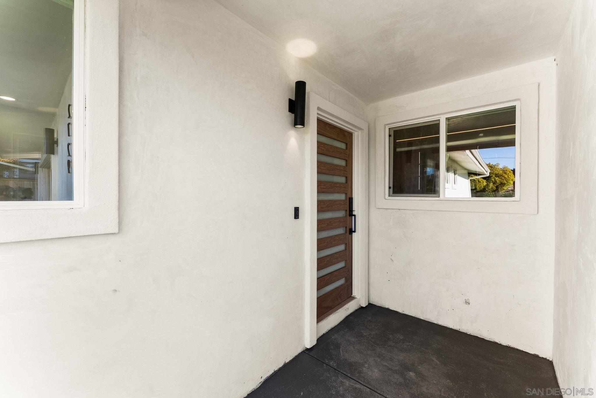 Detail Gallery Image 3 of 34 For 2729  Gobat Ave, San Diego,  CA 92122 - 3 Beds | 2 Baths