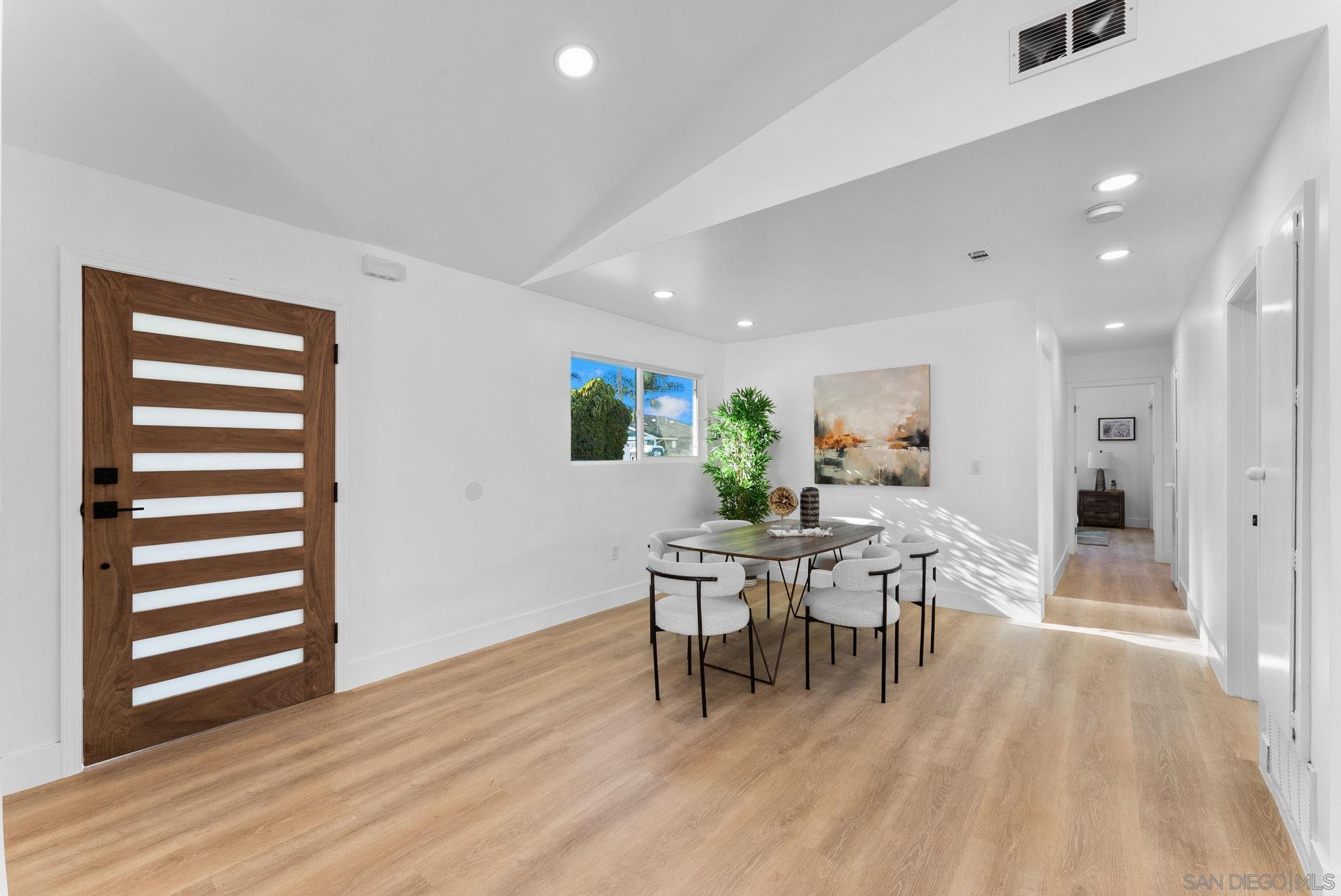 Detail Gallery Image 6 of 34 For 2729  Gobat Ave, San Diego,  CA 92122 - 3 Beds | 2 Baths