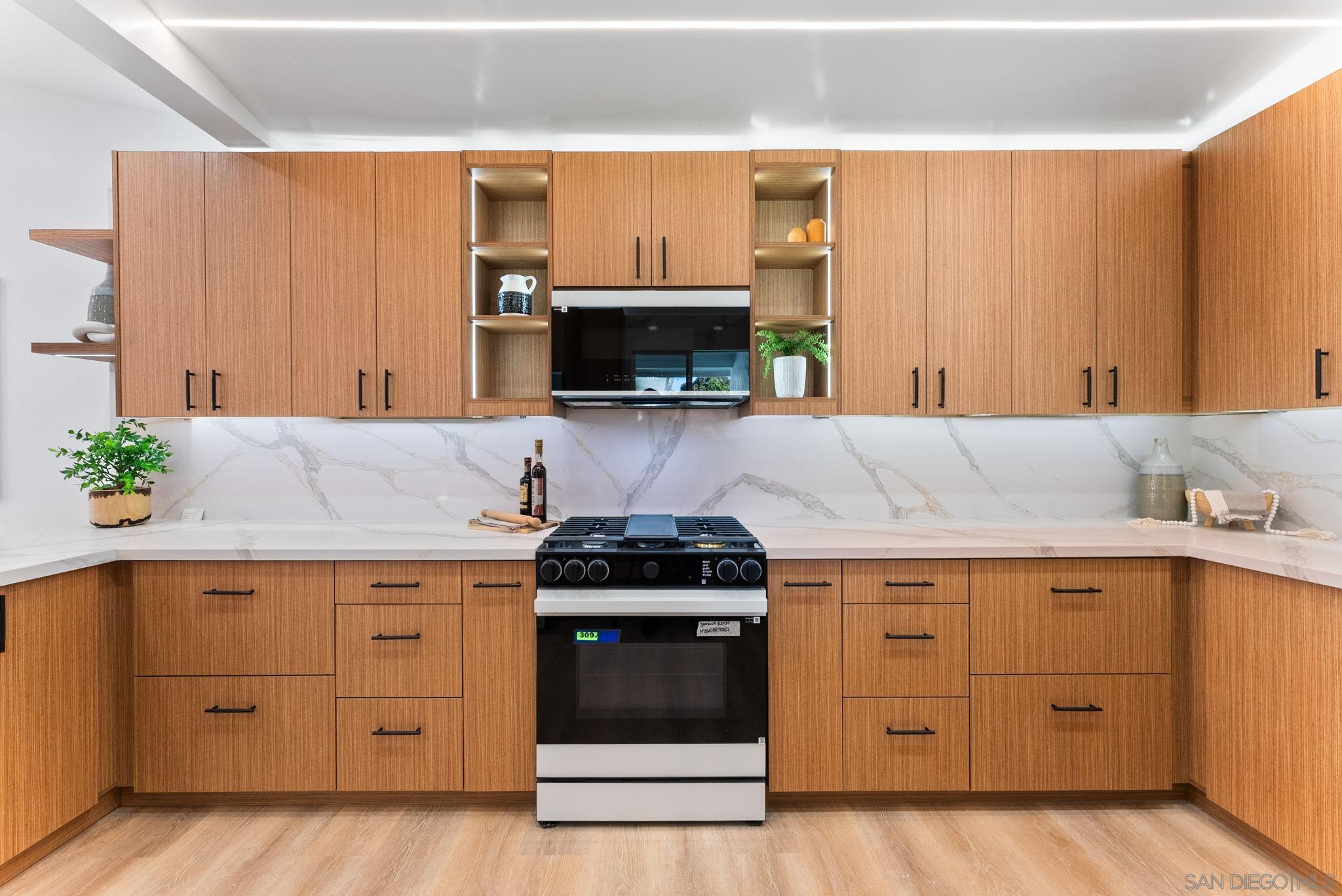 Detail Gallery Image 8 of 34 For 2729  Gobat Ave, San Diego,  CA 92122 - 3 Beds | 2 Baths