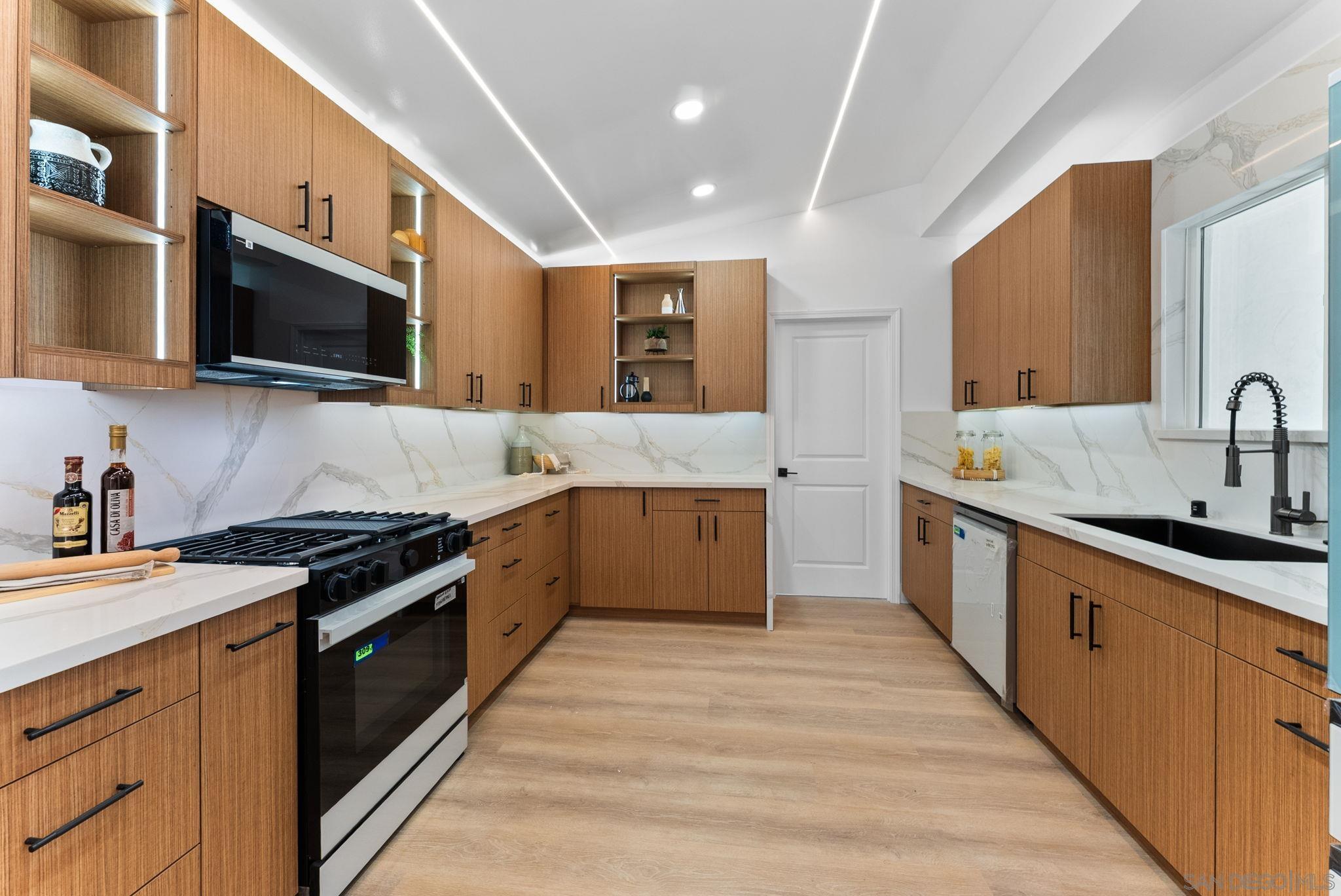 Detail Gallery Image 9 of 34 For 2729  Gobat Ave, San Diego,  CA 92122 - 3 Beds | 2 Baths