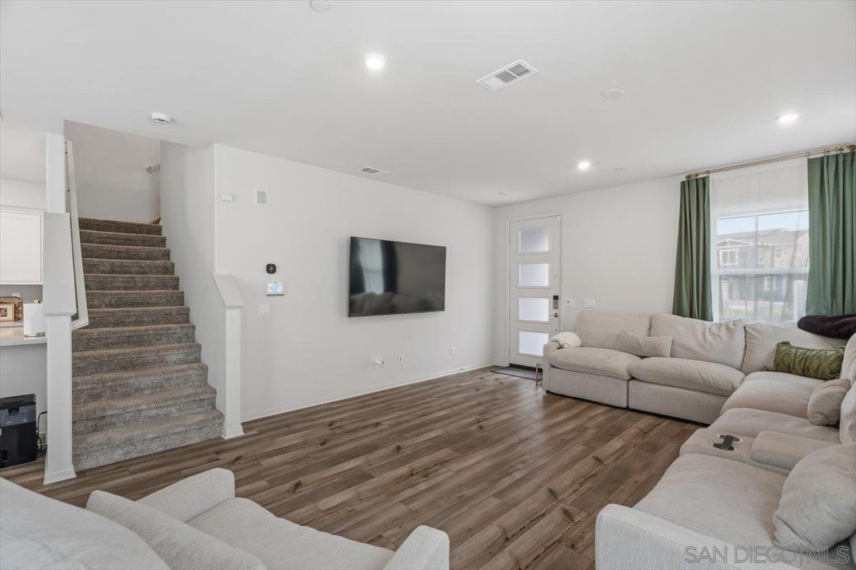 Detail Gallery Image 14 of 45 For 1521  Meriwood Way, Vista,  CA 92083 - 4 Beds | 2/1 Baths