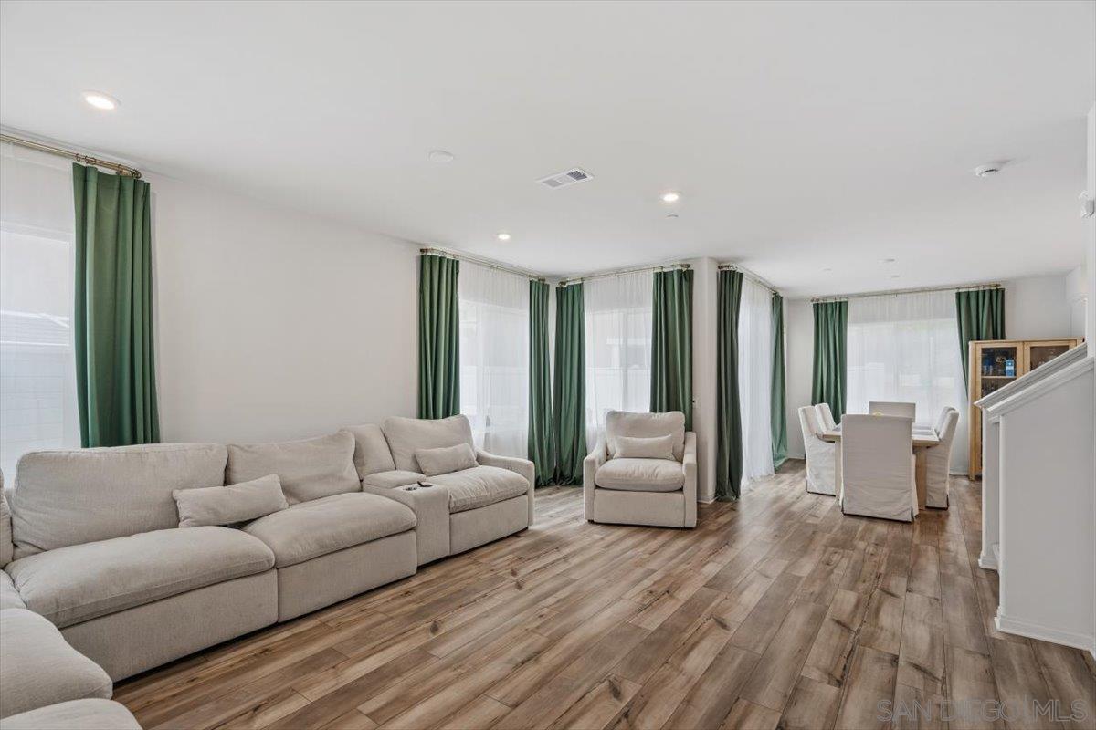 Detail Gallery Image 15 of 45 For 1521  Meriwood Way, Vista,  CA 92083 - 4 Beds | 2/1 Baths