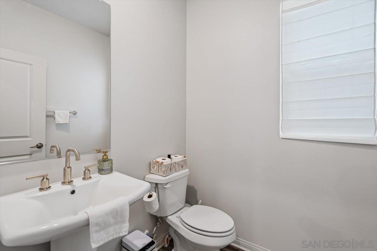 Detail Gallery Image 16 of 45 For 1521  Meriwood Way, Vista,  CA 92083 - 4 Beds | 2/1 Baths