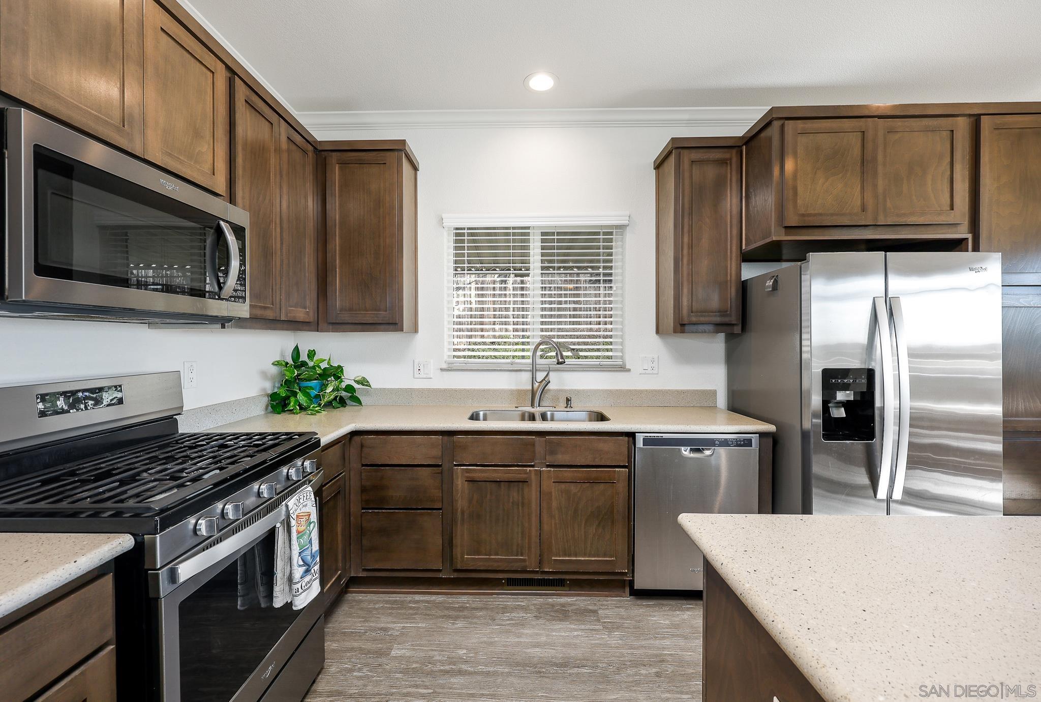 Detail Gallery Image 17 of 37 For 250  La Cresta Heights Rd  #SPC 12,  El Cajon,  CA 92021 - 3 Beds | 2 Baths