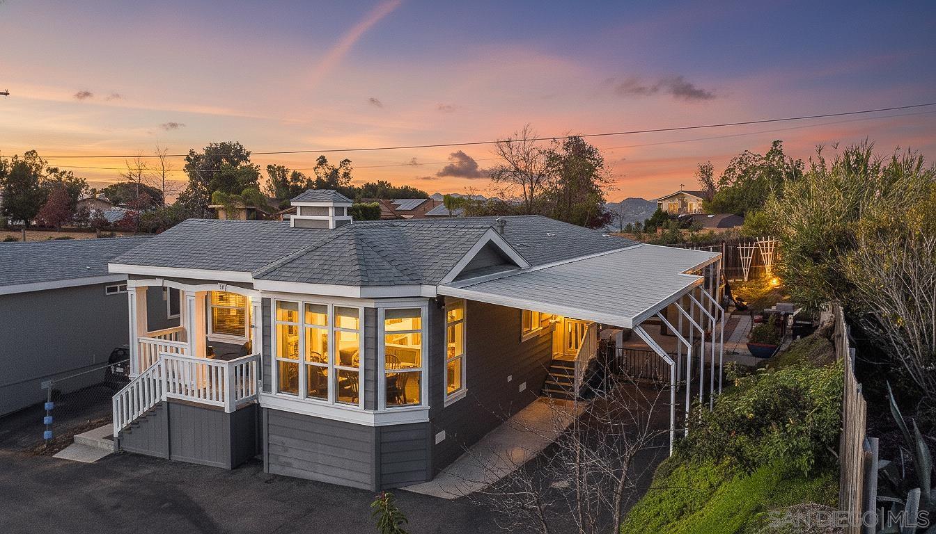 Detail Gallery Image 4 of 37 For 250  La Cresta Heights Rd  #SPC 12,  El Cajon,  CA 92021 - 3 Beds | 2 Baths