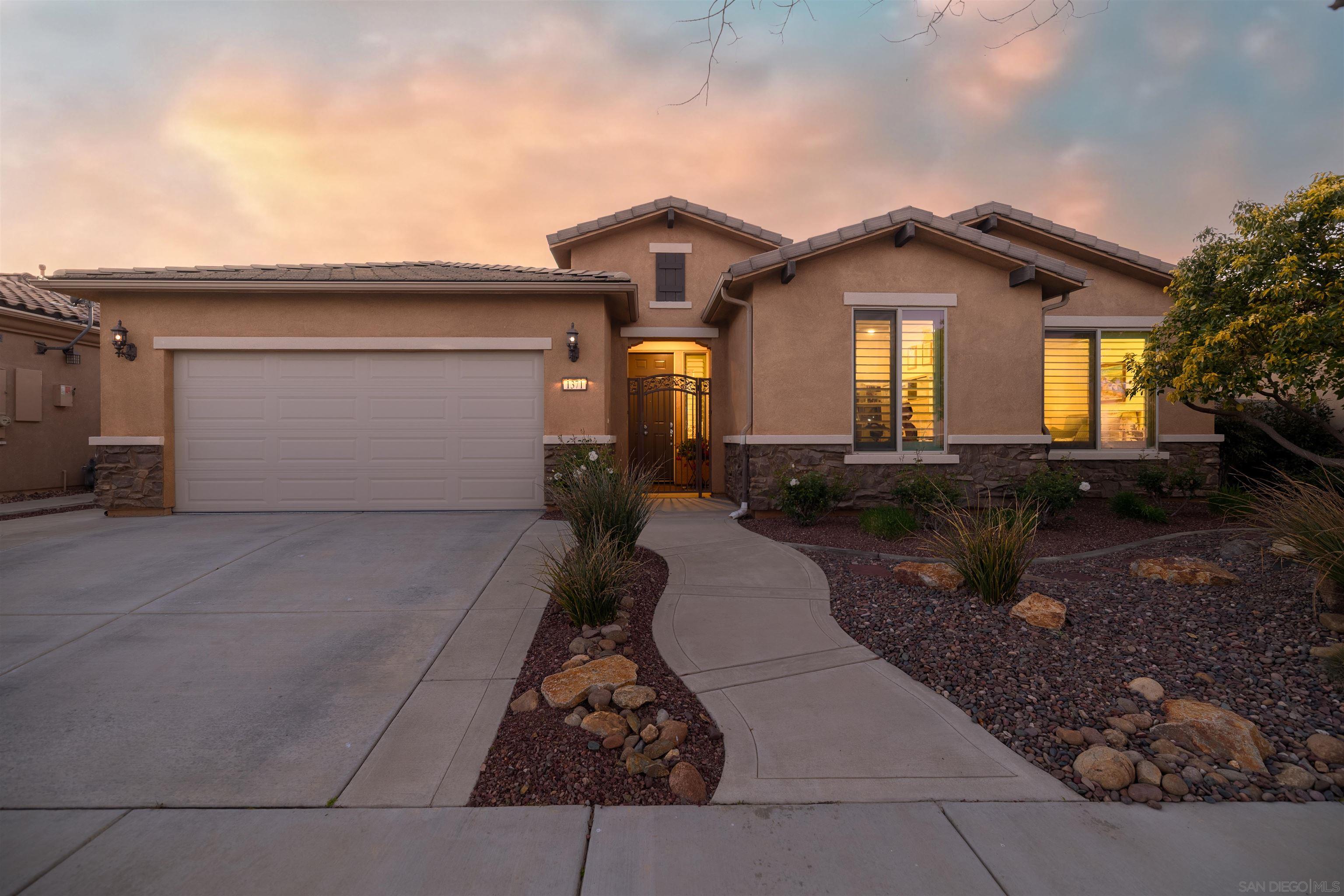 Detail Gallery Image 2 of 44 For 1371  Camino Sueno, Hemet,  CA 92545 - 3 Beds | 3 Baths