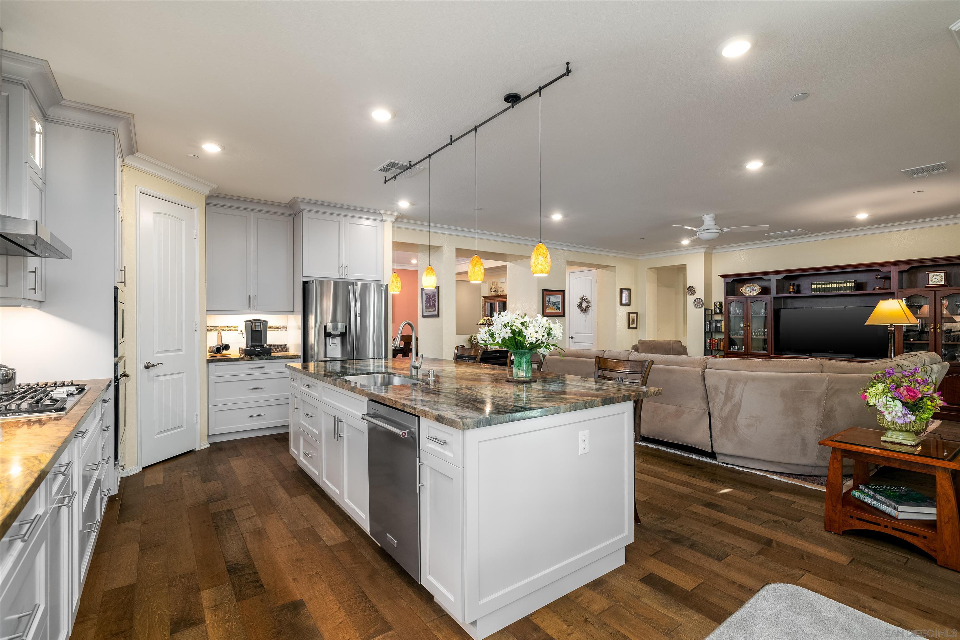 Detail Gallery Image 11 of 44 For 1371  Camino Sueno, Hemet,  CA 92545 - 3 Beds | 3 Baths