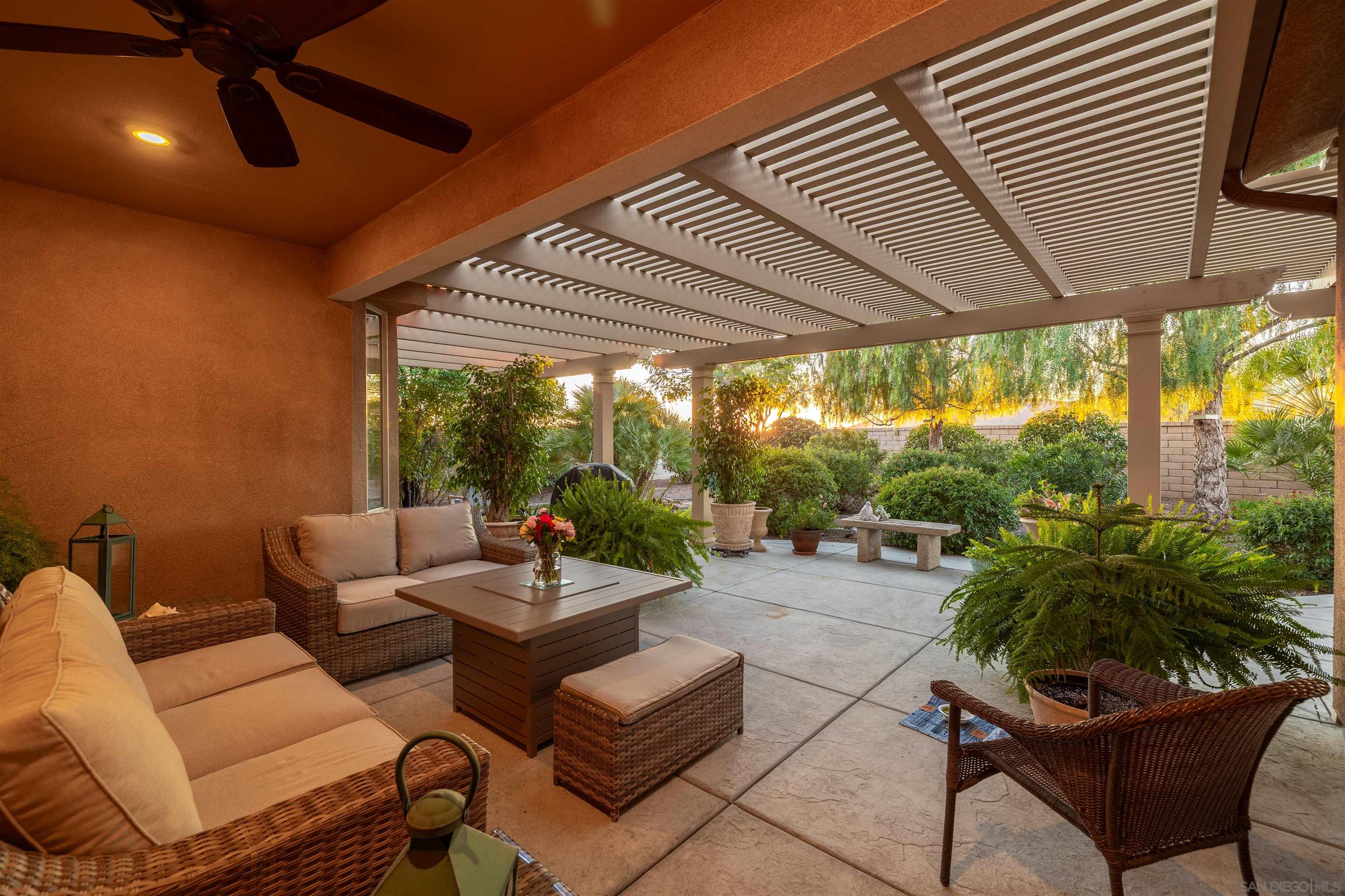 Detail Gallery Image 17 of 44 For 1371  Camino Sueno, Hemet,  CA 92545 - 3 Beds | 3 Baths