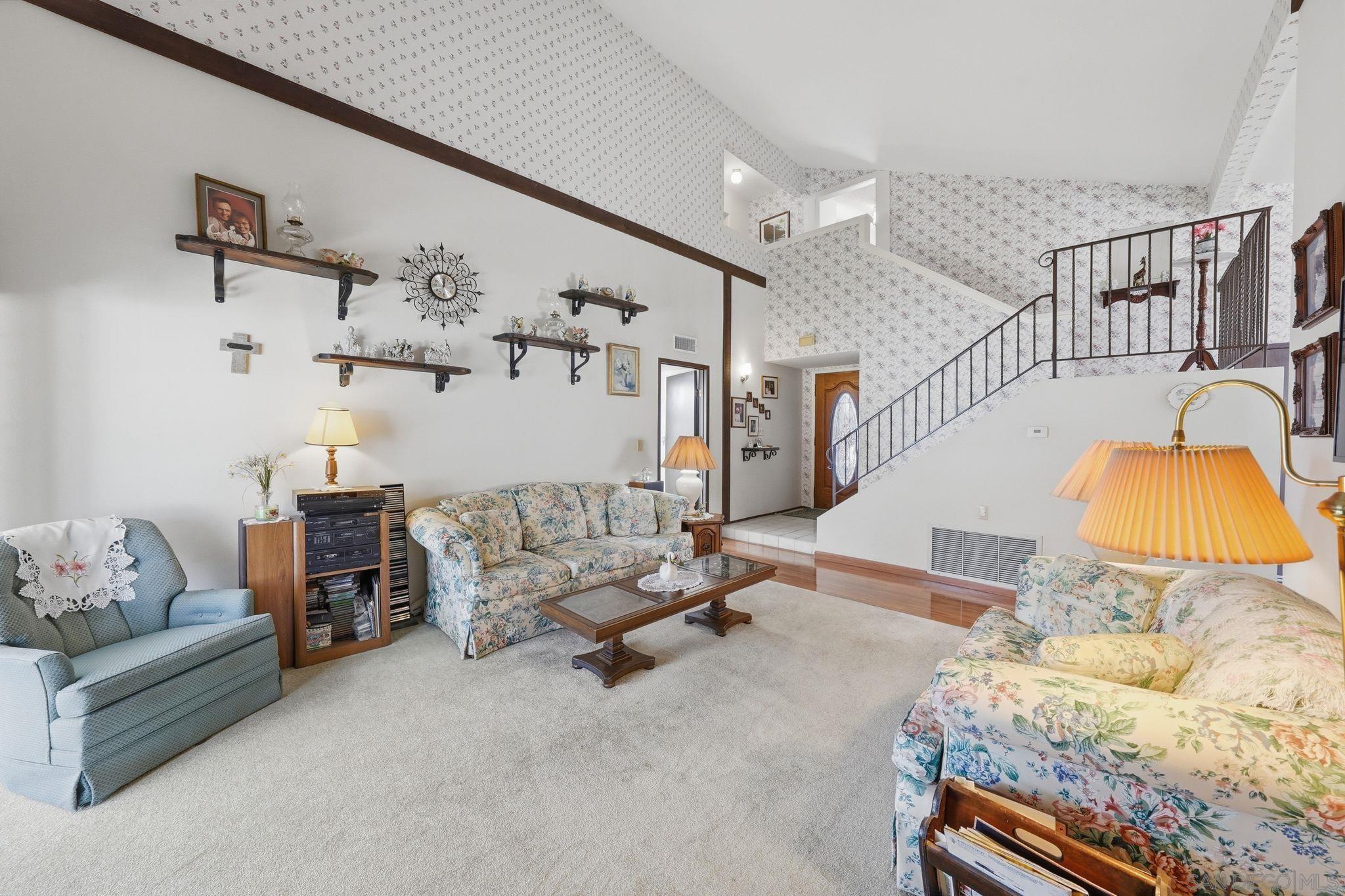 Detail Gallery Image 2 of 23 For 13849  Gorrion Ct, El Cajon,  CA 92021 - 4 Beds | 3 Baths