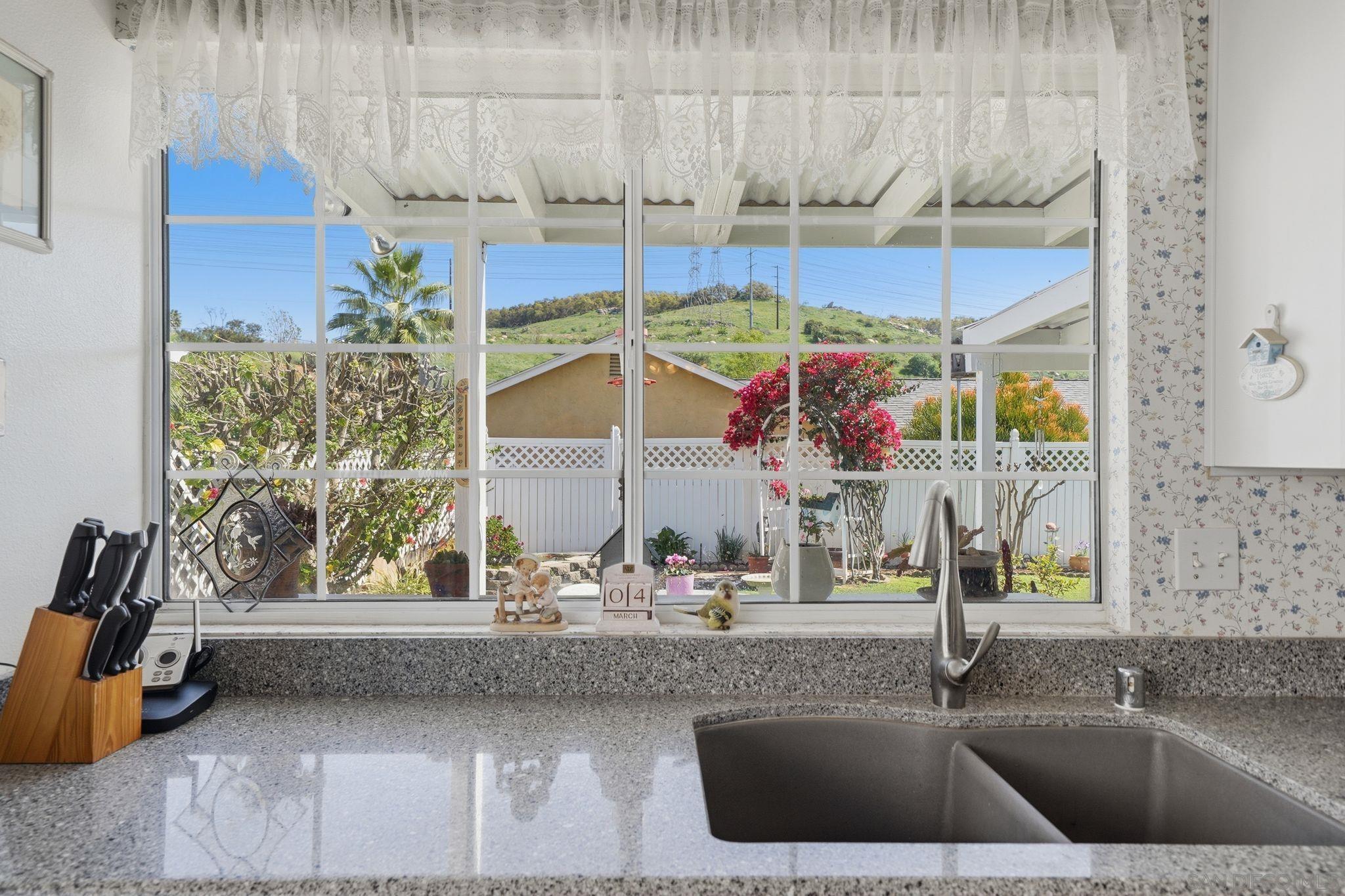 Detail Gallery Image 7 of 23 For 13849  Gorrion Ct, El Cajon,  CA 92021 - 4 Beds | 3 Baths