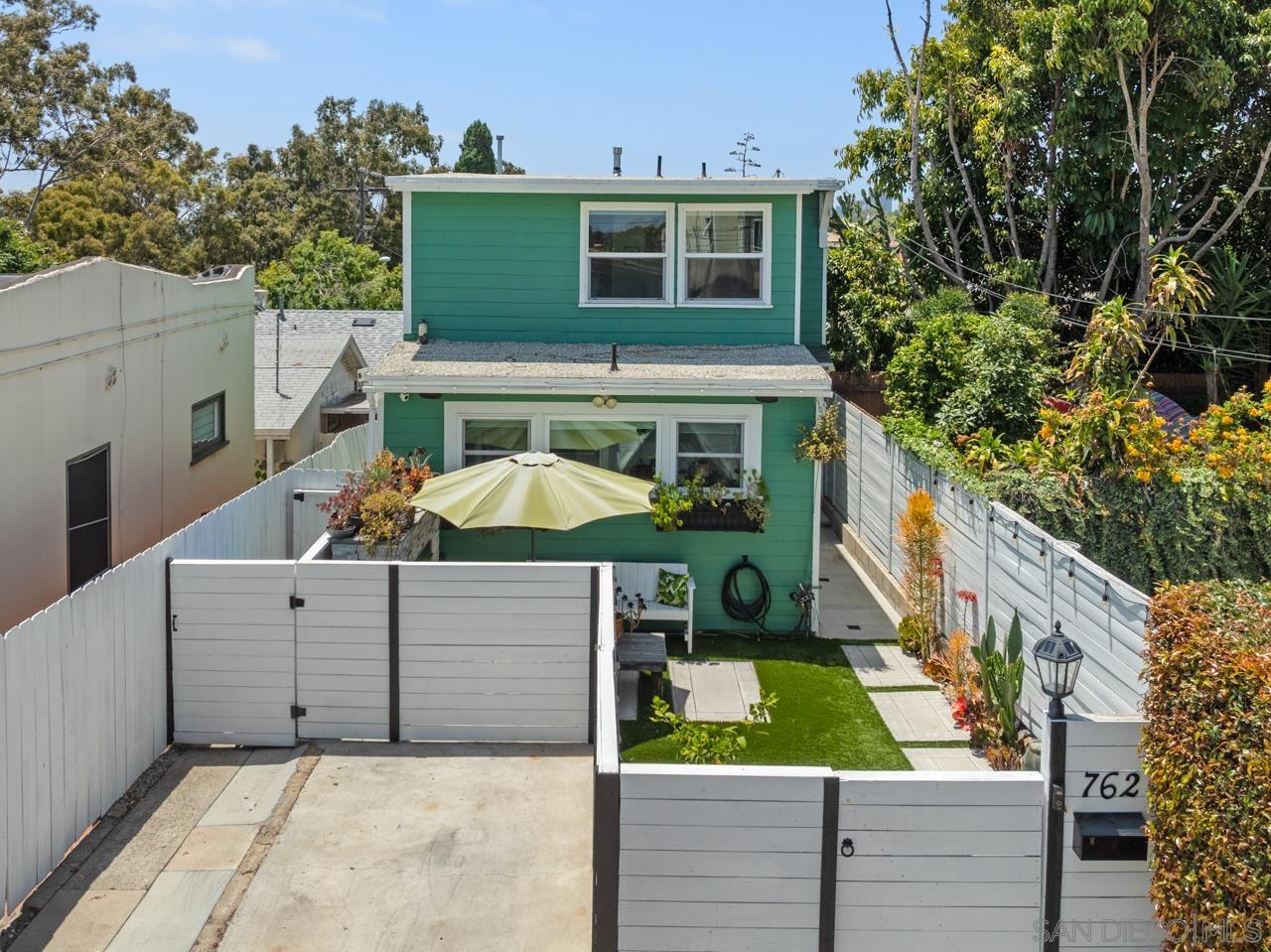 Detail Gallery Image 2 of 49 For 762  Cerro Gordo, San Diego,  CA 92102 - 2 Beds | 2 Baths