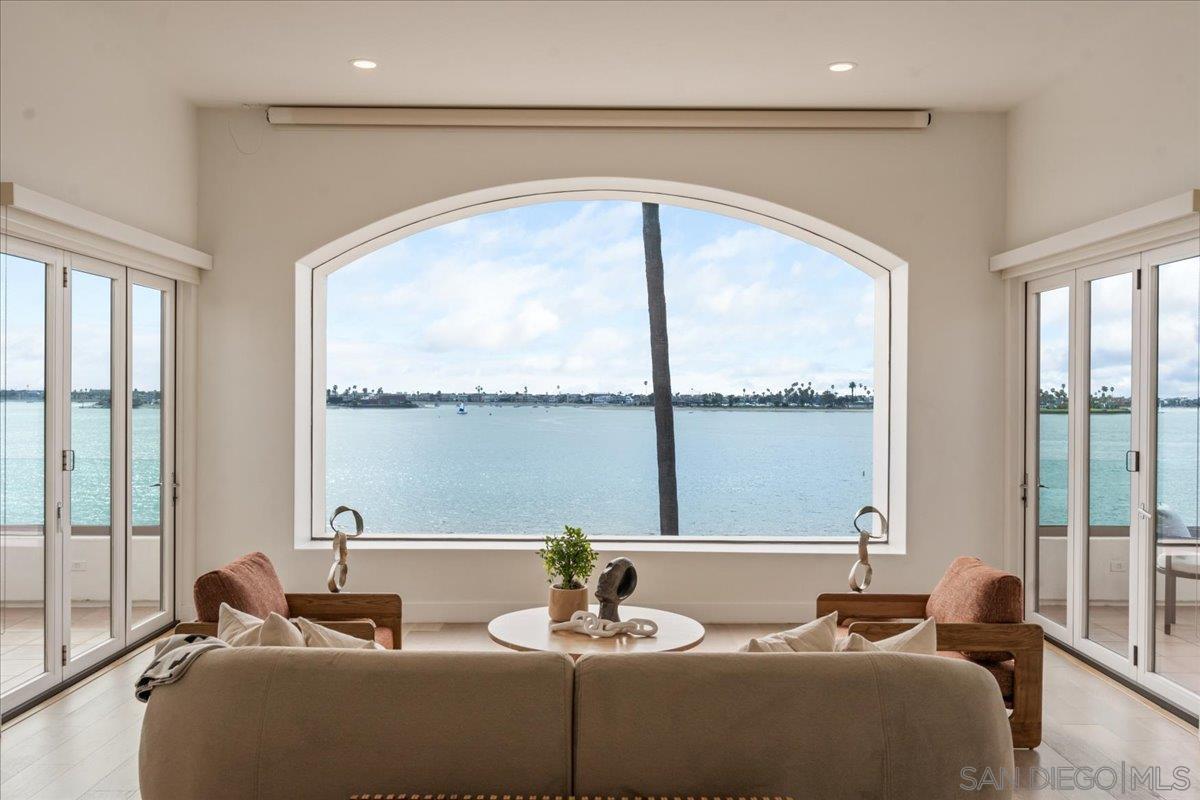 Detail Gallery Image 22 of 62 For 3535  Riviera Drive, San Diego,  CA 92109 - 4 Beds | 3/1 Baths