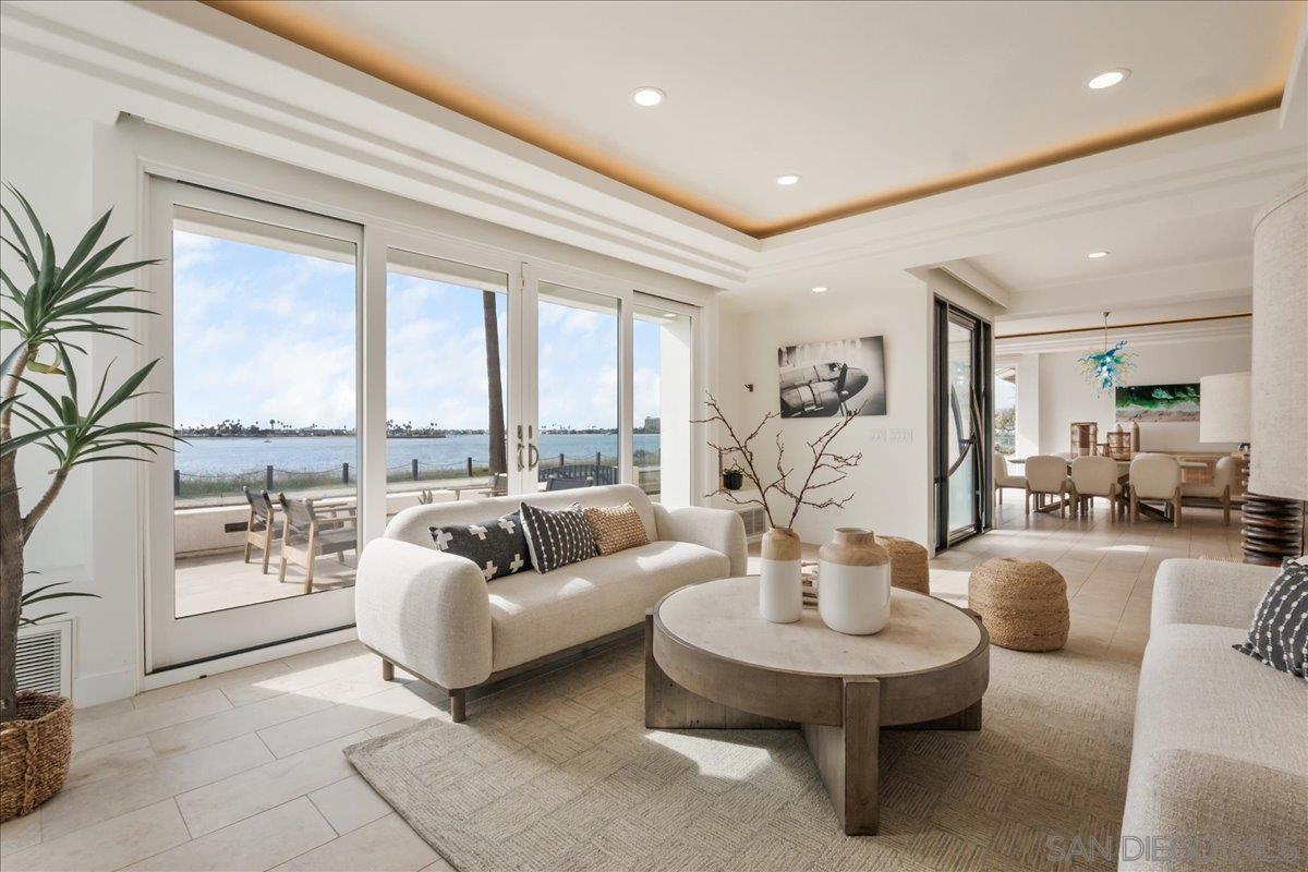 Detail Gallery Image 7 of 62 For 3535  Riviera Drive, San Diego,  CA 92109 - 4 Beds | 3/1 Baths