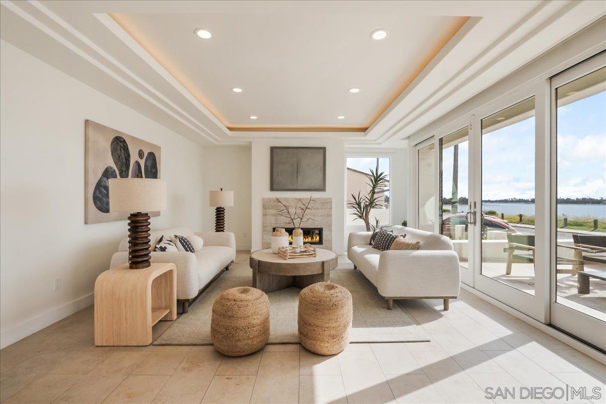 Detail Gallery Image 8 of 62 For 3535  Riviera Drive, San Diego,  CA 92109 - 4 Beds | 3/1 Baths