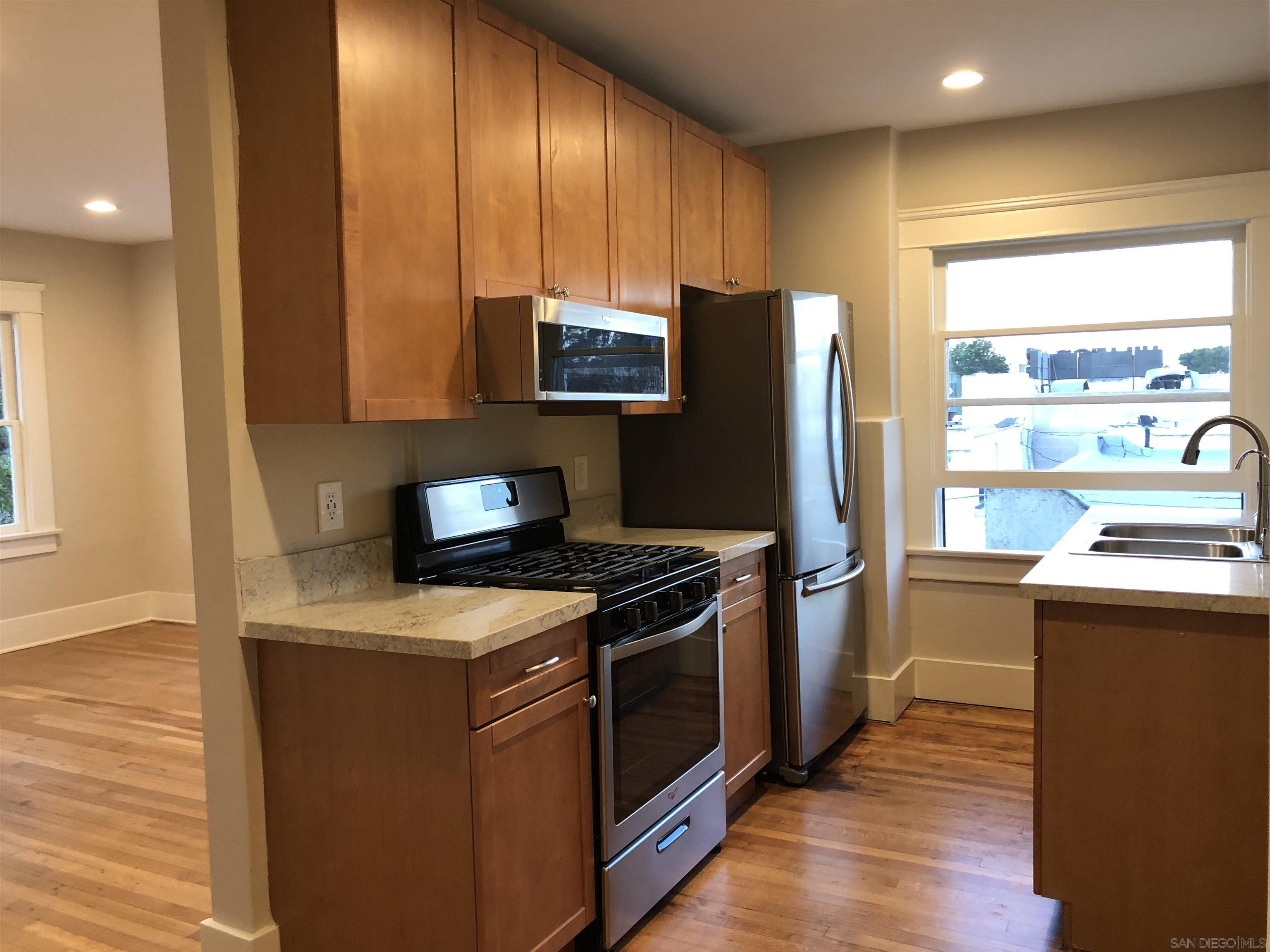 Detail Gallery Image 2 of 9 For 2473  Market  3, San Diego,  CA 92102 - 2 Beds | 1 Baths