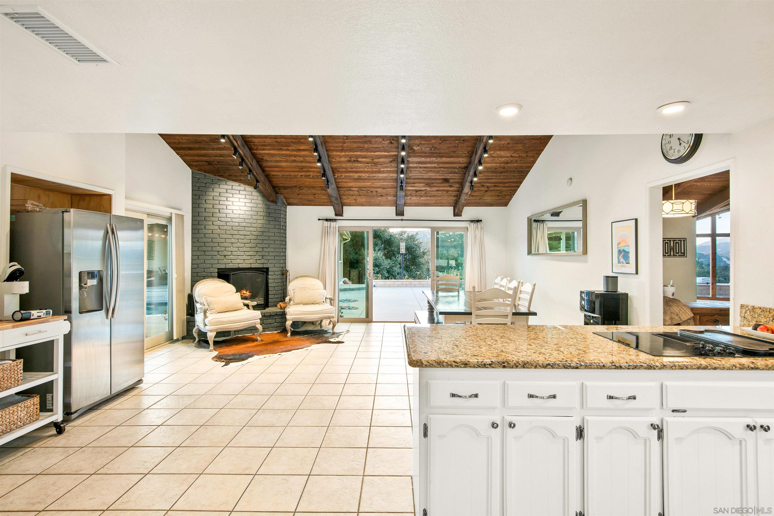 Detail Gallery Image 11 of 41 For 580-582  South Grade, Alpine,  CA 91901 - 4 Beds | 2/1 Baths