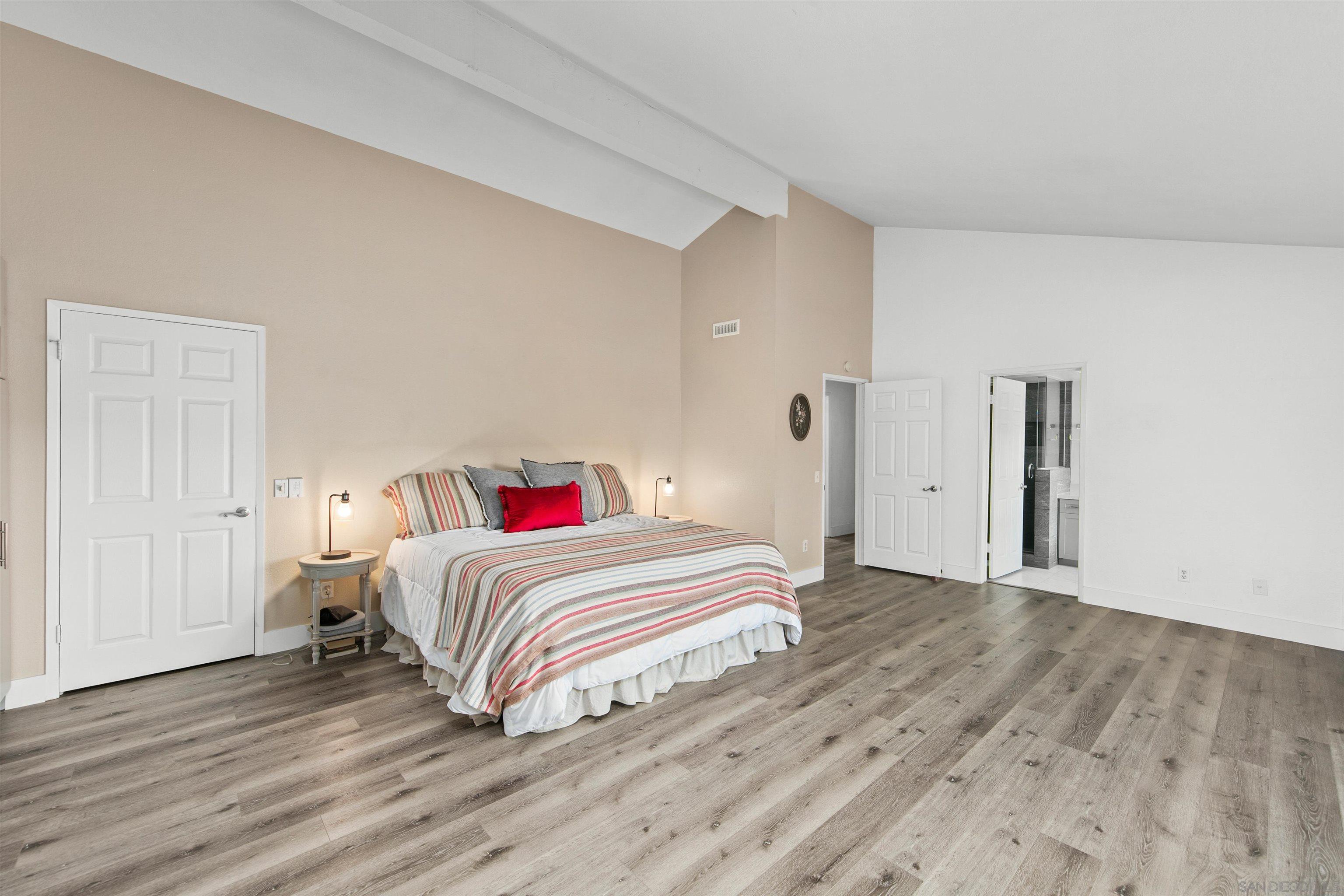 Detail Gallery Image 17 of 41 For 580-582  South Grade, Alpine,  CA 91901 - 4 Beds | 2/1 Baths