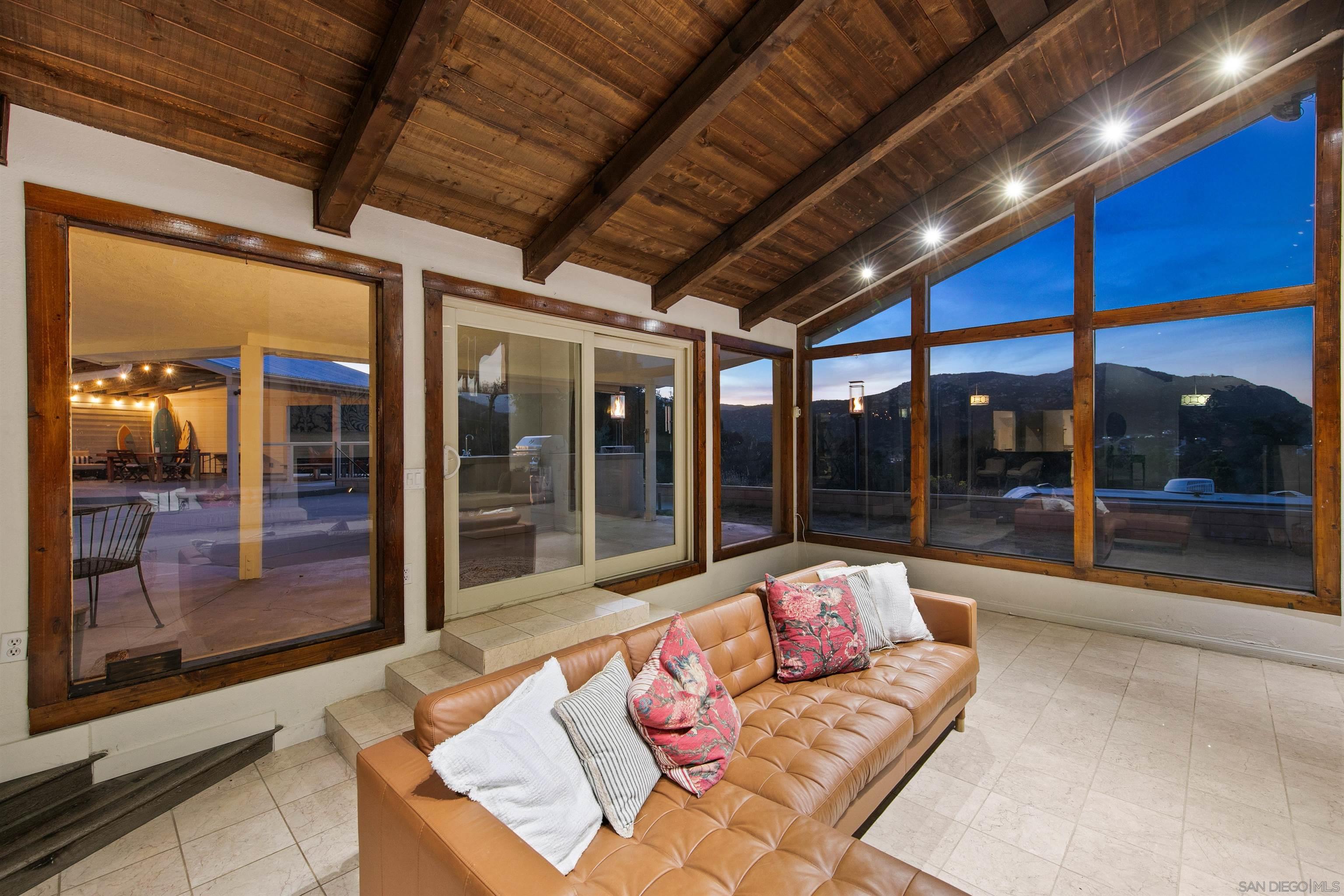 Detail Gallery Image 4 of 41 For 580-582  South Grade, Alpine,  CA 91901 - 4 Beds | 2/1 Baths