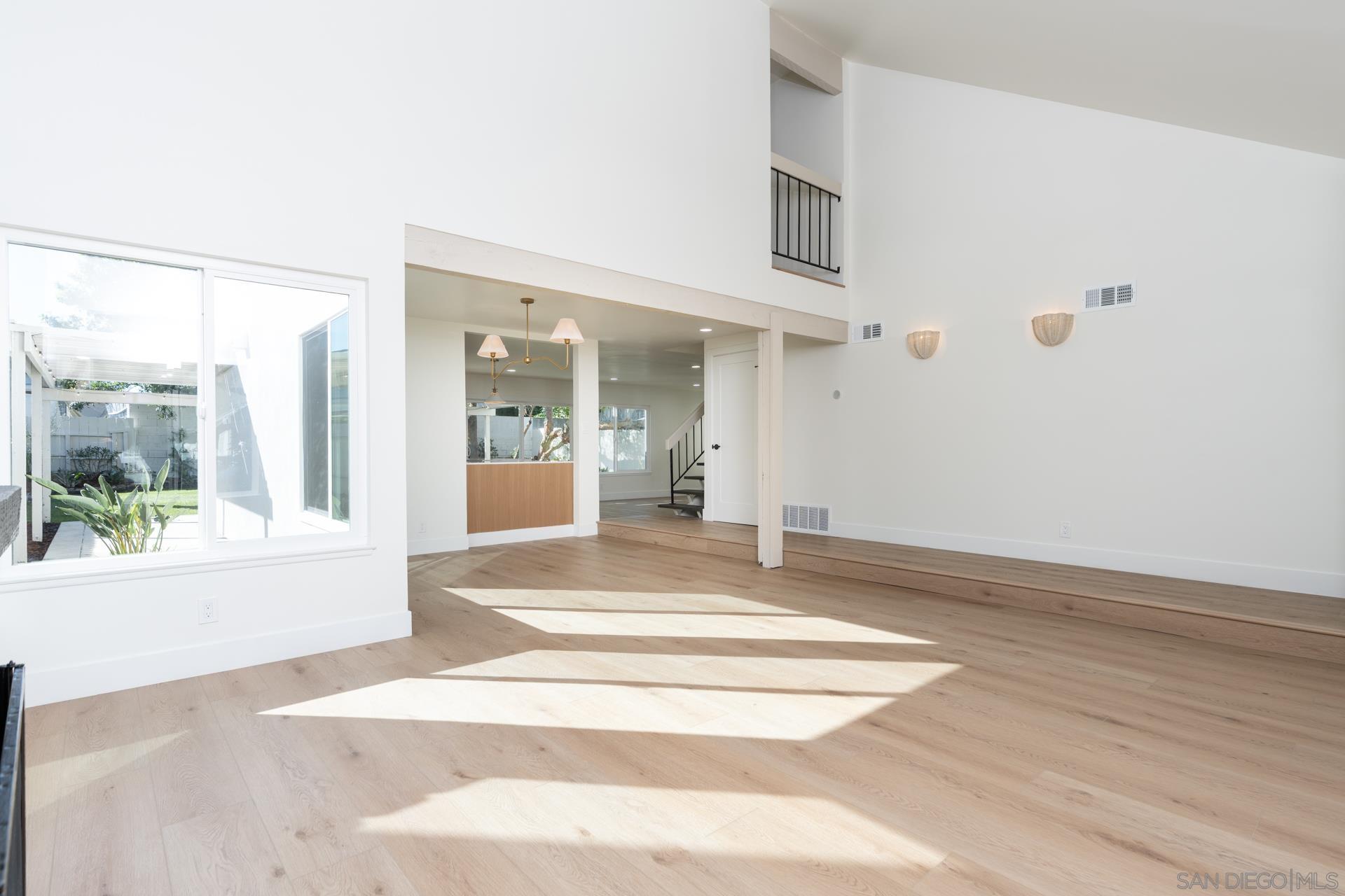 Detail Gallery Image 5 of 42 For 8875  Alphecca Way, San Diego,  CA 92126 - 5 Beds | 2/1 Baths