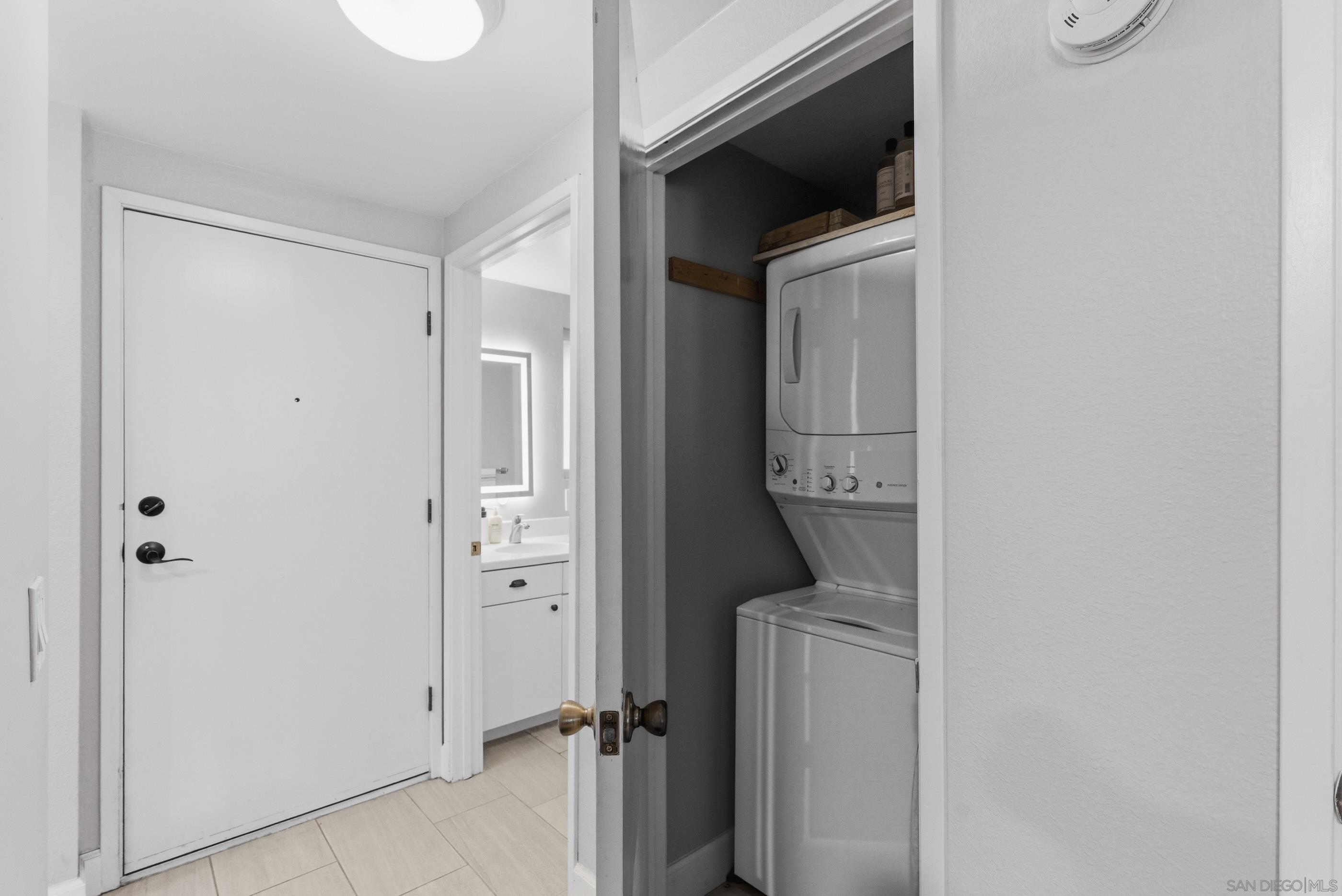 Detail Gallery Image 12 of 42 For 8368  via Sonoma E, La Jolla,  CA 92037 - 1 Beds | 1 Baths