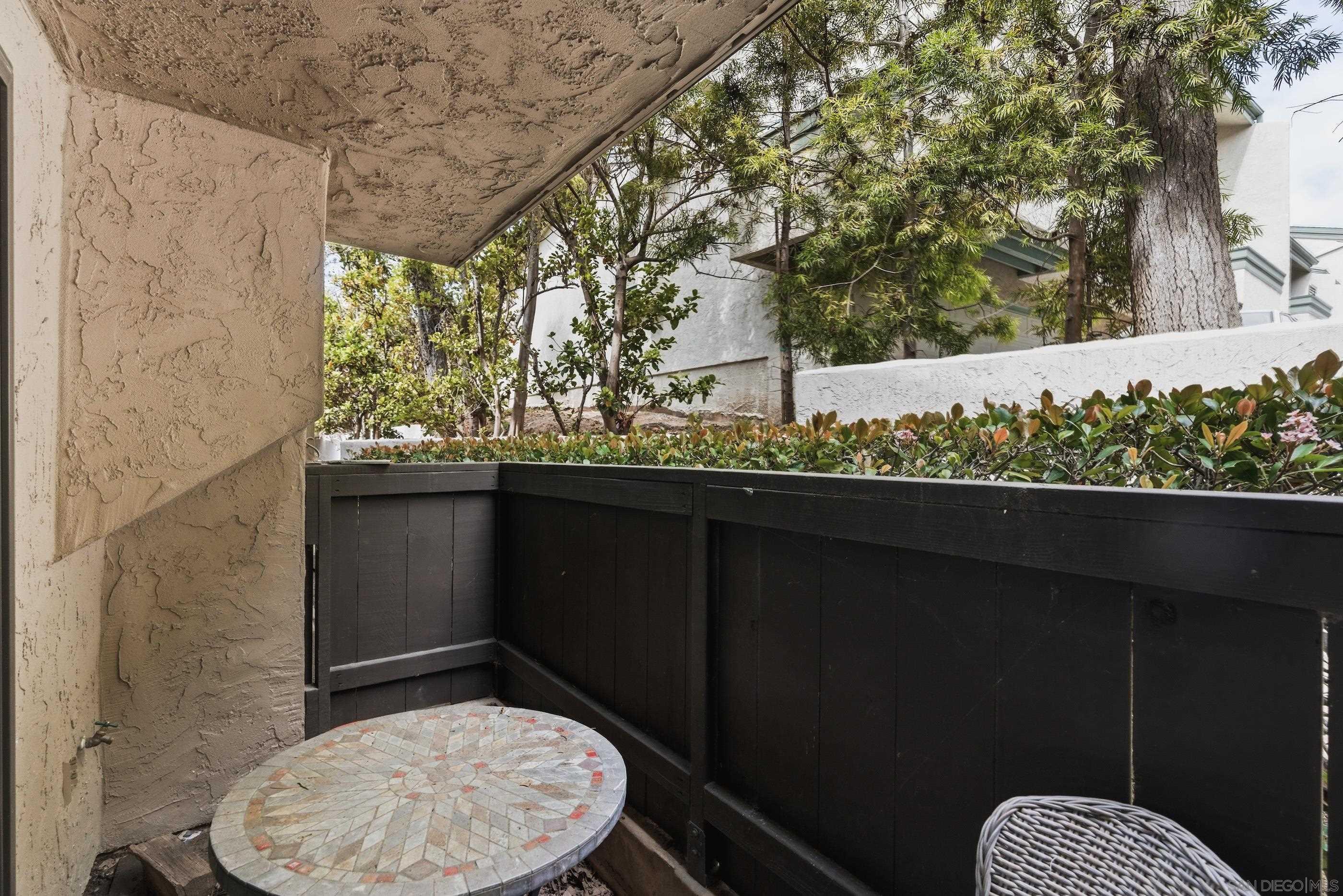 Detail Gallery Image 5 of 42 For 8368  via Sonoma E, La Jolla,  CA 92037 - 1 Beds | 1 Baths