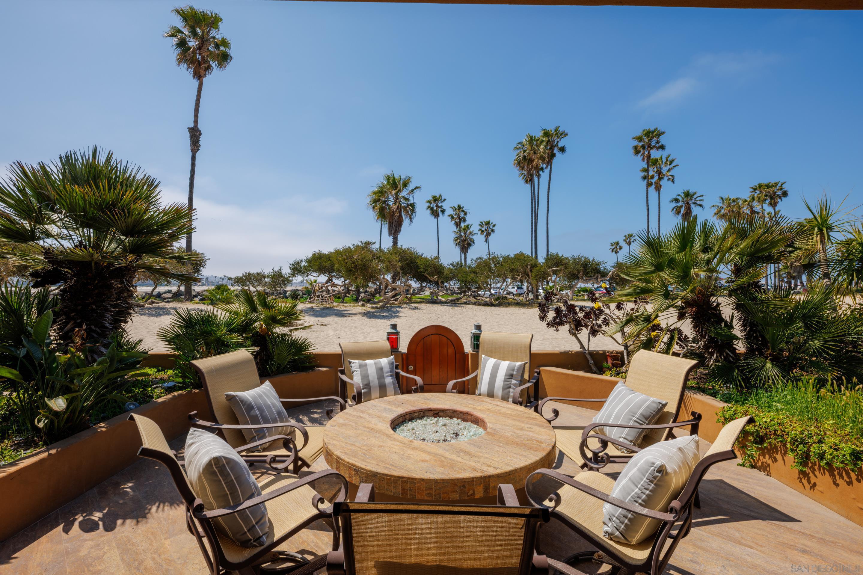 Detail Gallery Image 13 of 52 For 2617  Ocean Front Walk, San Diego,  CA 92109 - 4 Beds | 6 Baths