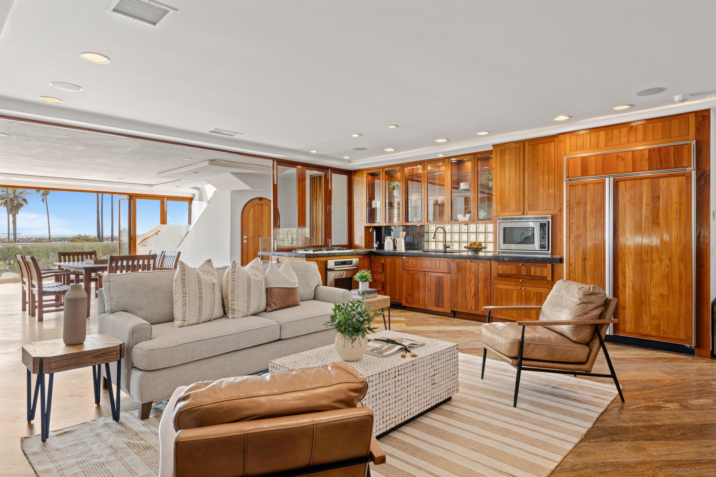 Detail Gallery Image 3 of 52 For 2617  Ocean Front Walk, San Diego,  CA 92109 - 4 Beds | 6 Baths