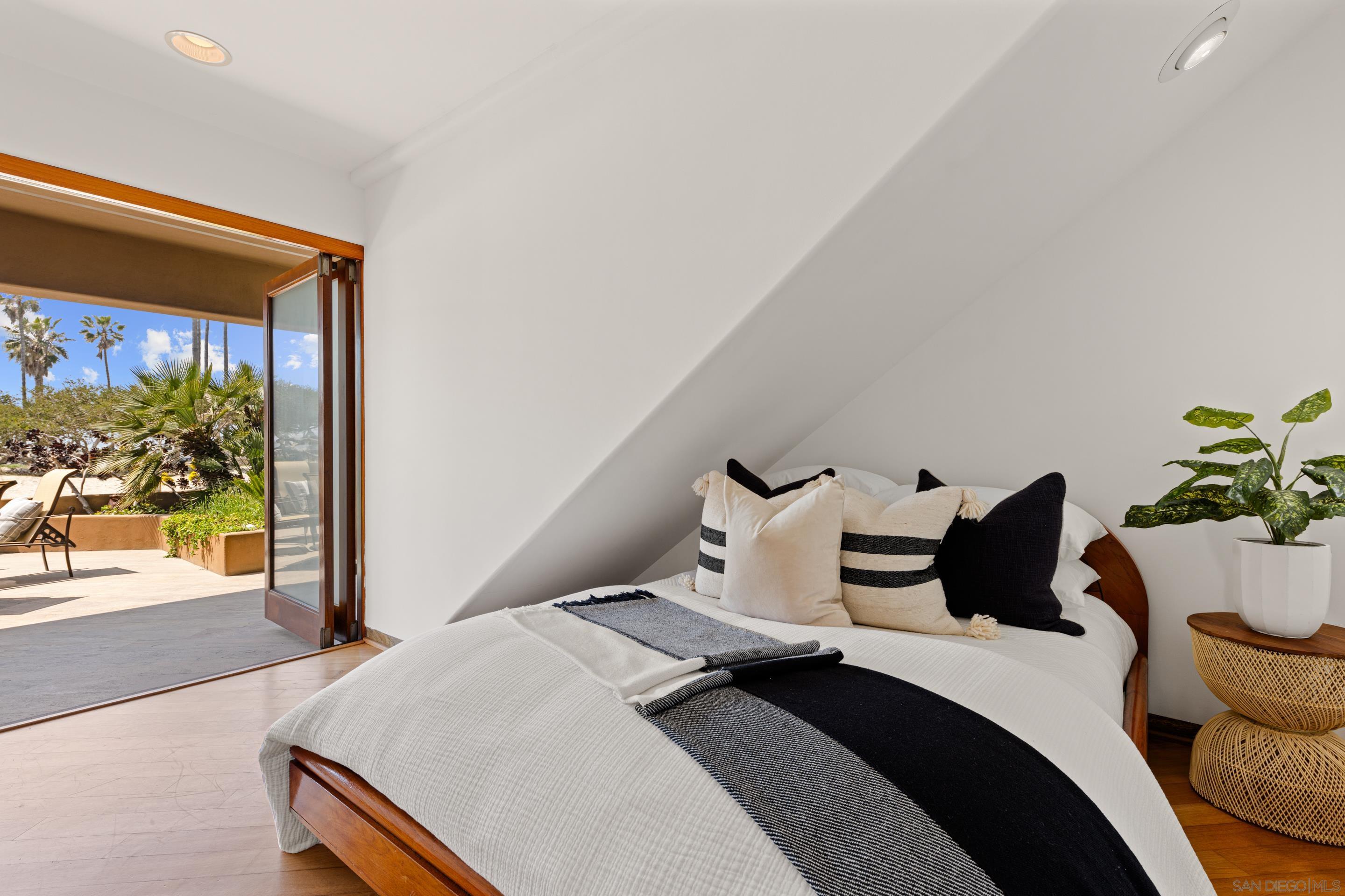 Detail Gallery Image 29 of 52 For 2617  Ocean Front Walk, San Diego,  CA 92109 - 4 Beds | 6 Baths