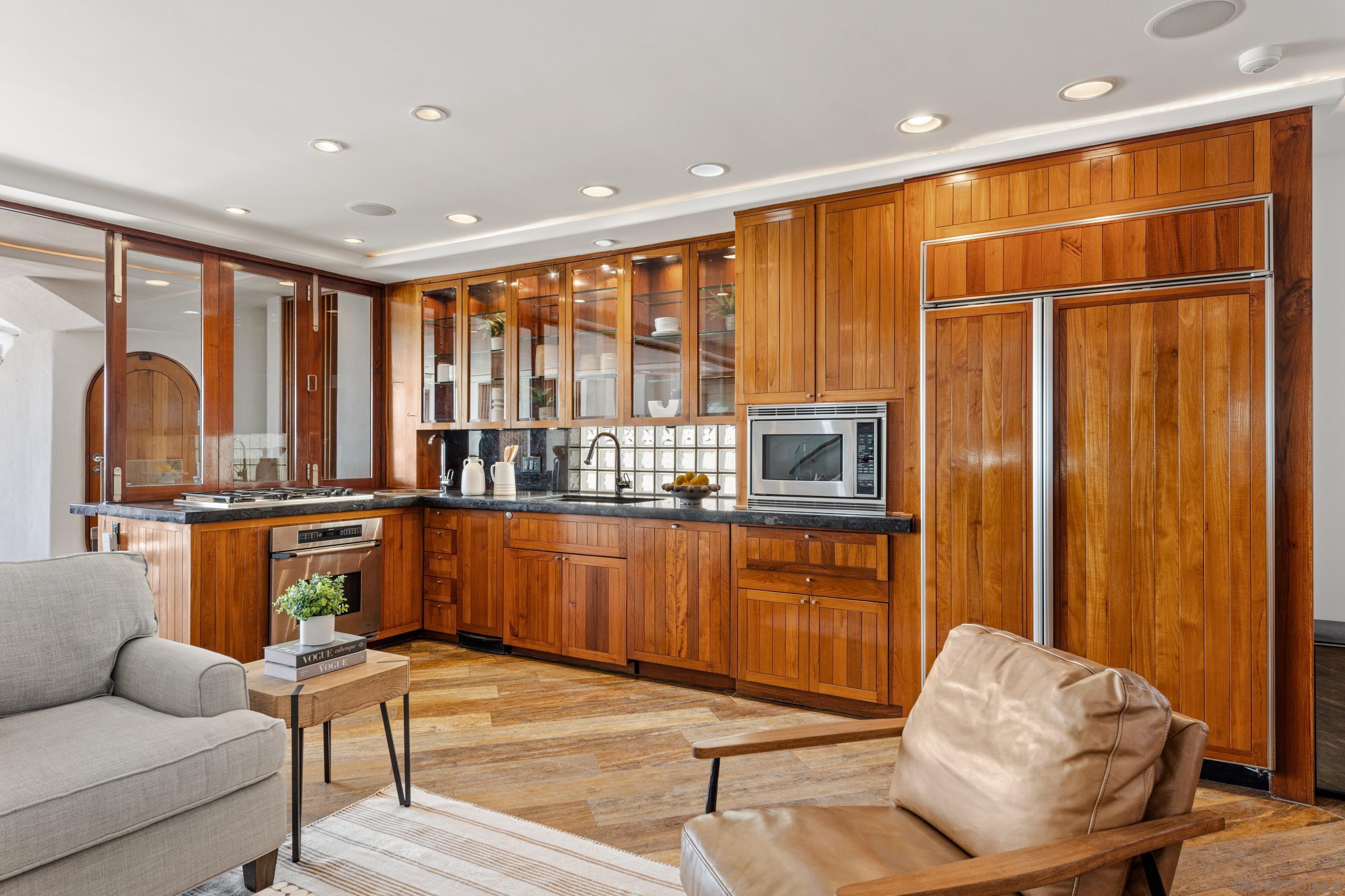 Detail Gallery Image 31 of 52 For 2617  Ocean Front Walk, San Diego,  CA 92109 - 4 Beds | 6 Baths