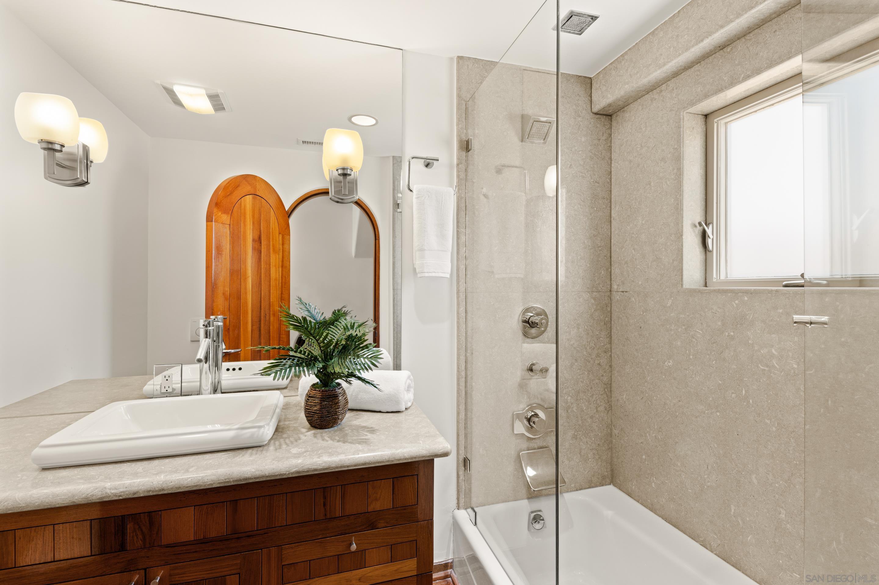 Detail Gallery Image 34 of 52 For 2617  Ocean Front Walk, San Diego,  CA 92109 - 4 Beds | 6 Baths