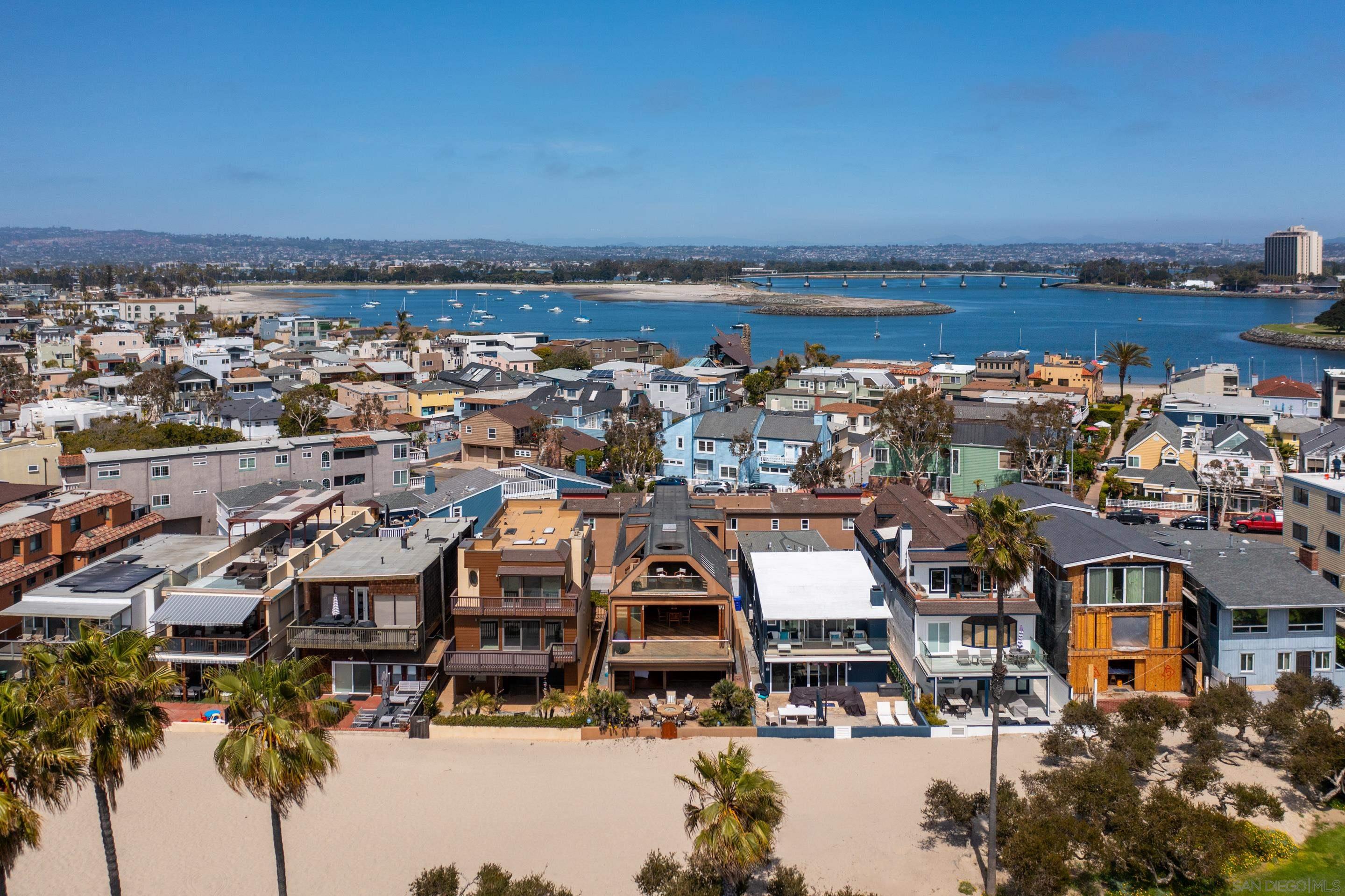 Detail Gallery Image 5 of 52 For 2617  Ocean Front Walk, San Diego,  CA 92109 - 4 Beds | 6 Baths