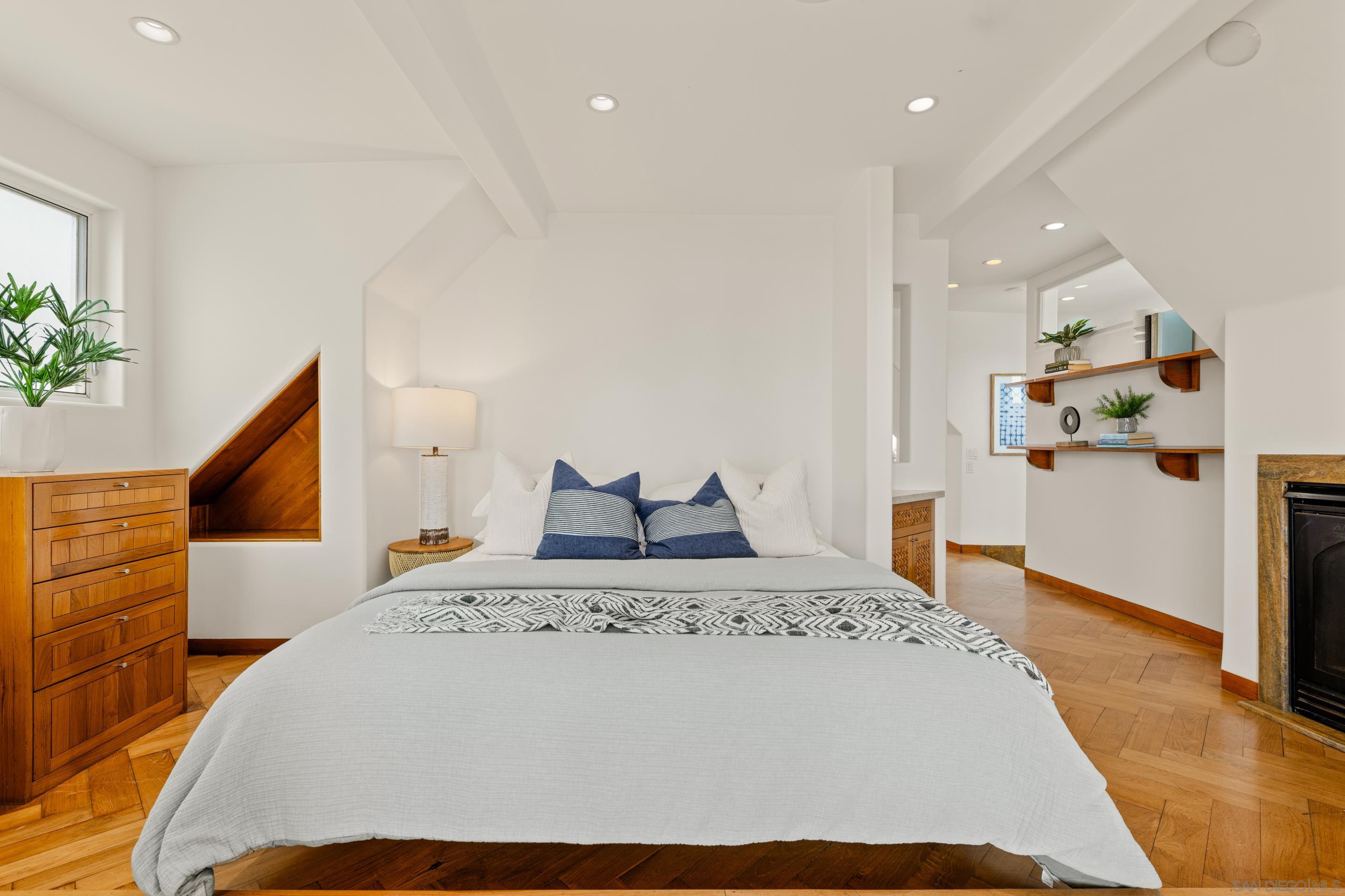 Detail Gallery Image 42 of 52 For 2617  Ocean Front Walk, San Diego,  CA 92109 - 4 Beds | 6 Baths