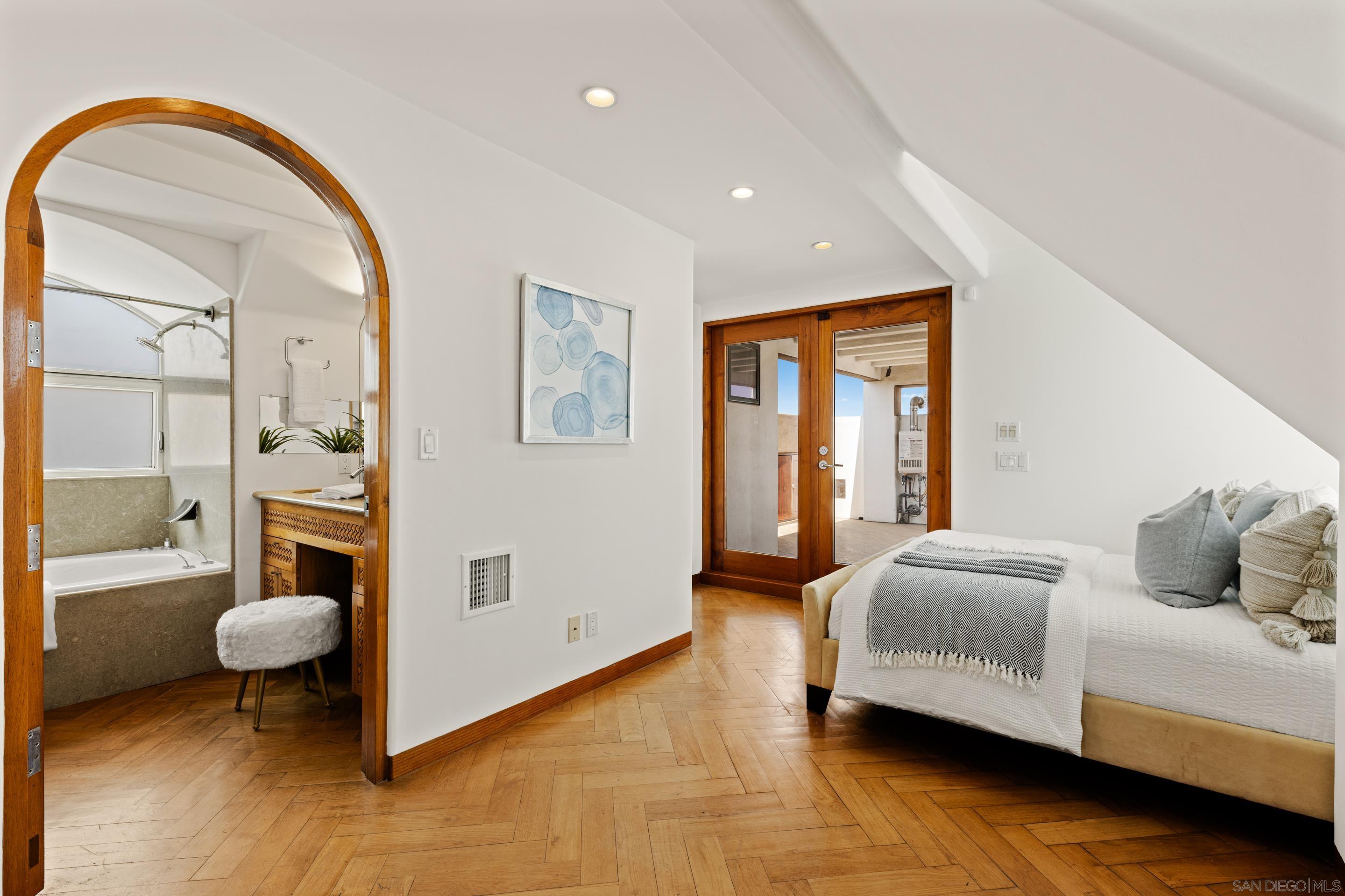 Detail Gallery Image 45 of 52 For 2617  Ocean Front Walk, San Diego,  CA 92109 - 4 Beds | 6 Baths