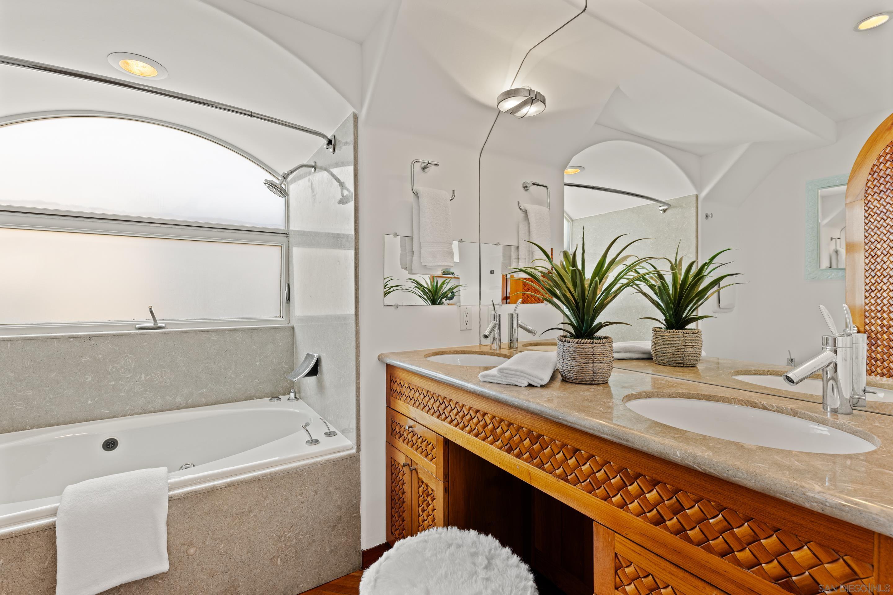 Detail Gallery Image 46 of 52 For 2617  Ocean Front Walk, San Diego,  CA 92109 - 4 Beds | 6 Baths