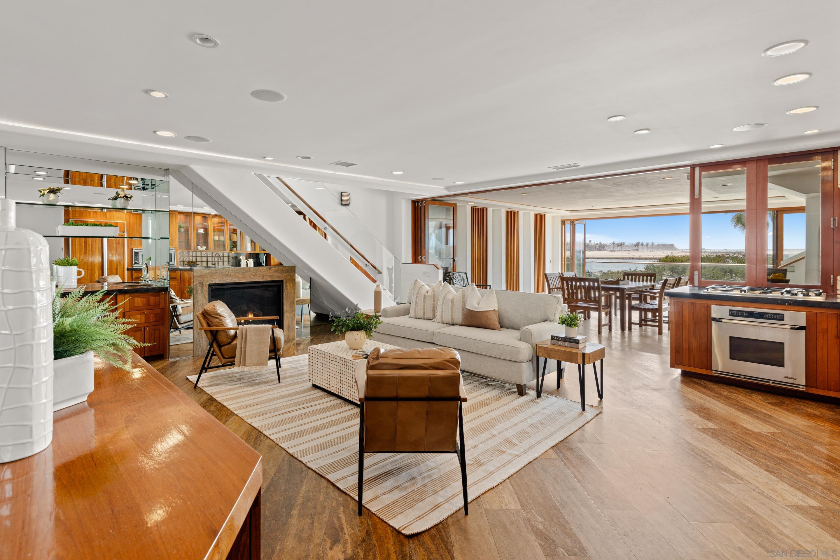 Detail Gallery Image 8 of 52 For 2617  Ocean Front Walk, San Diego,  CA 92109 - 4 Beds | 6 Baths