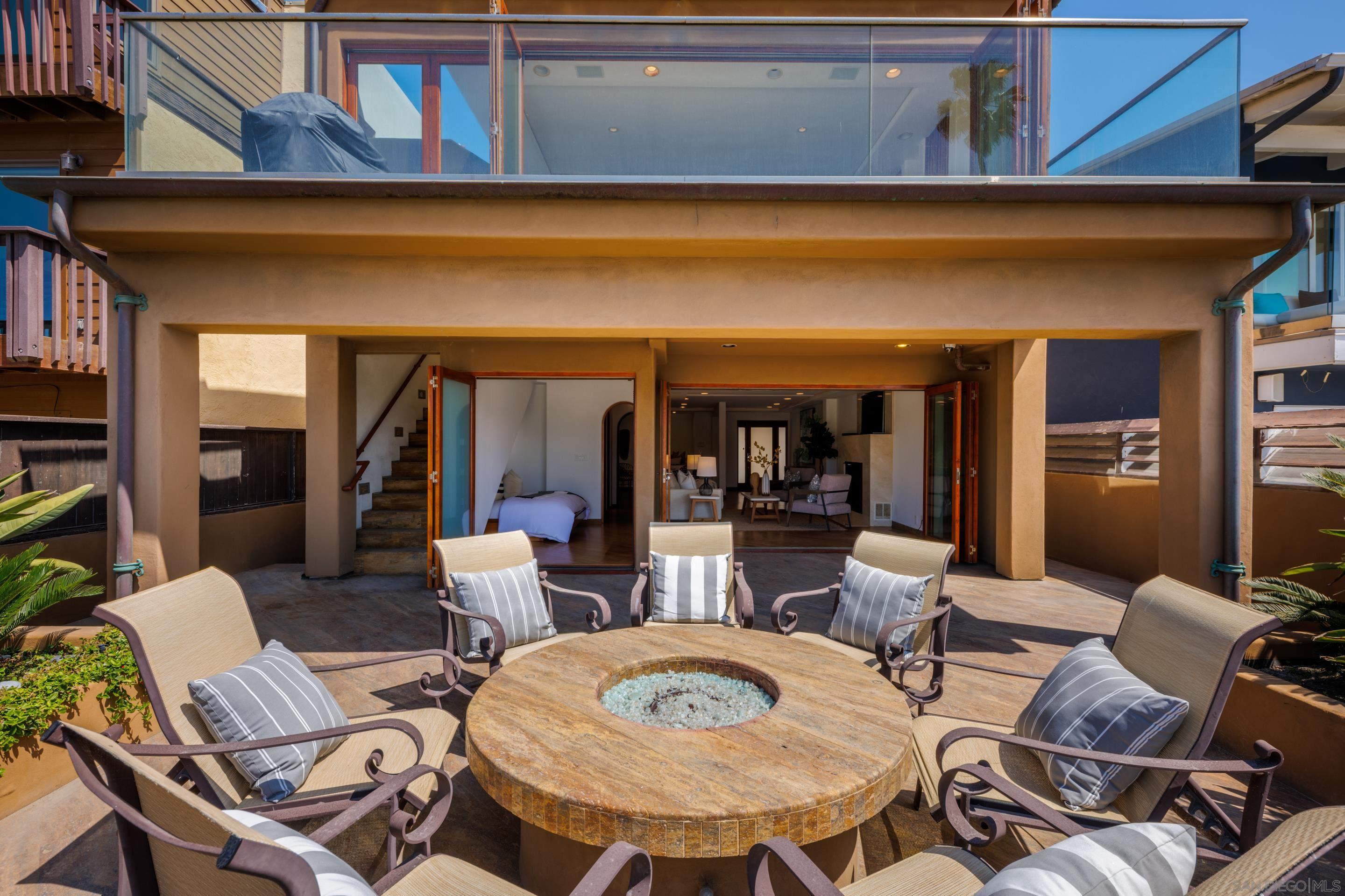 Detail Gallery Image 9 of 52 For 2617  Ocean Front Walk, San Diego,  CA 92109 - 4 Beds | 6 Baths