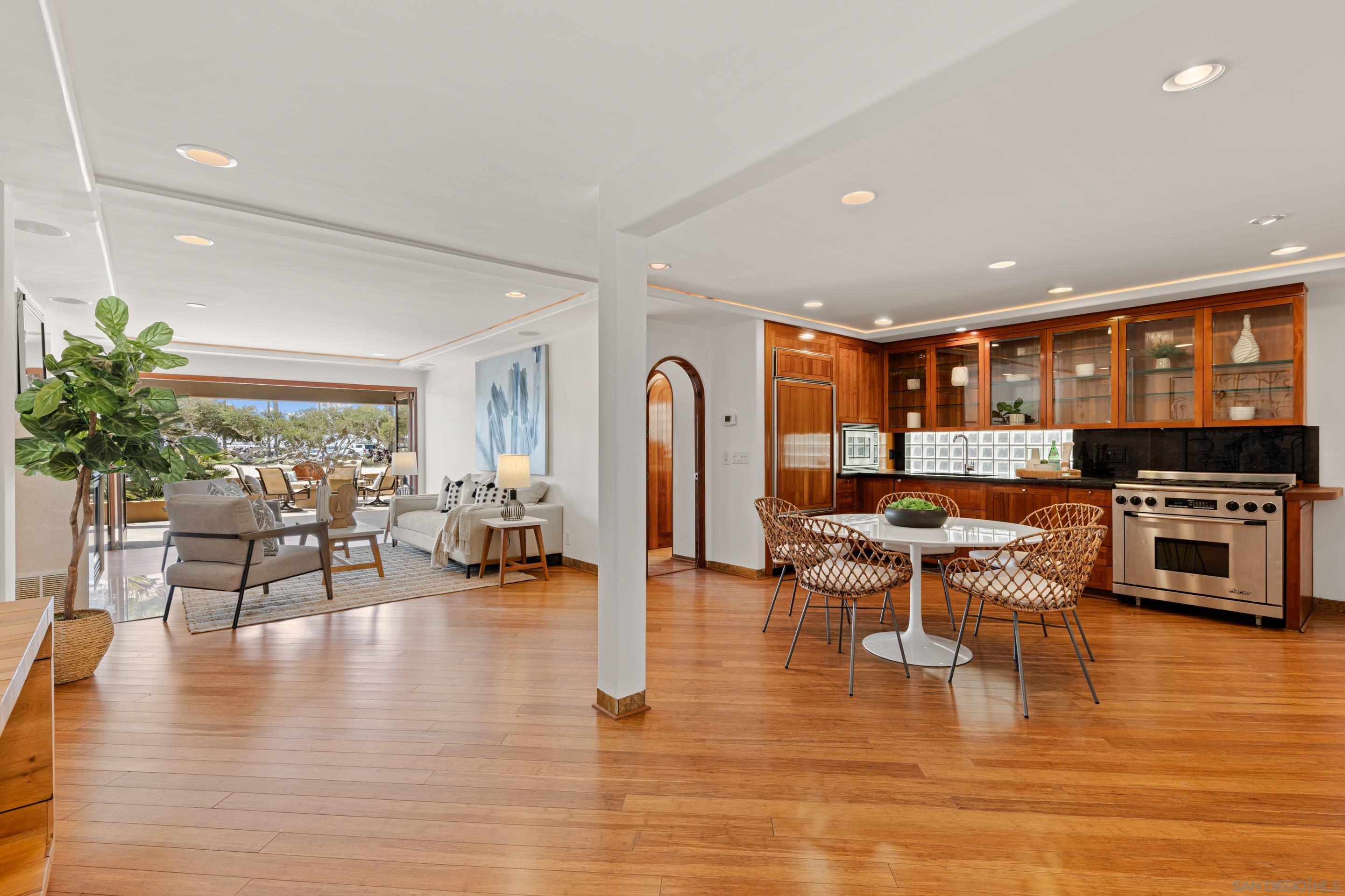 Detail Gallery Image 10 of 52 For 2617  Ocean Front Walk, San Diego,  CA 92109 - 4 Beds | 6 Baths