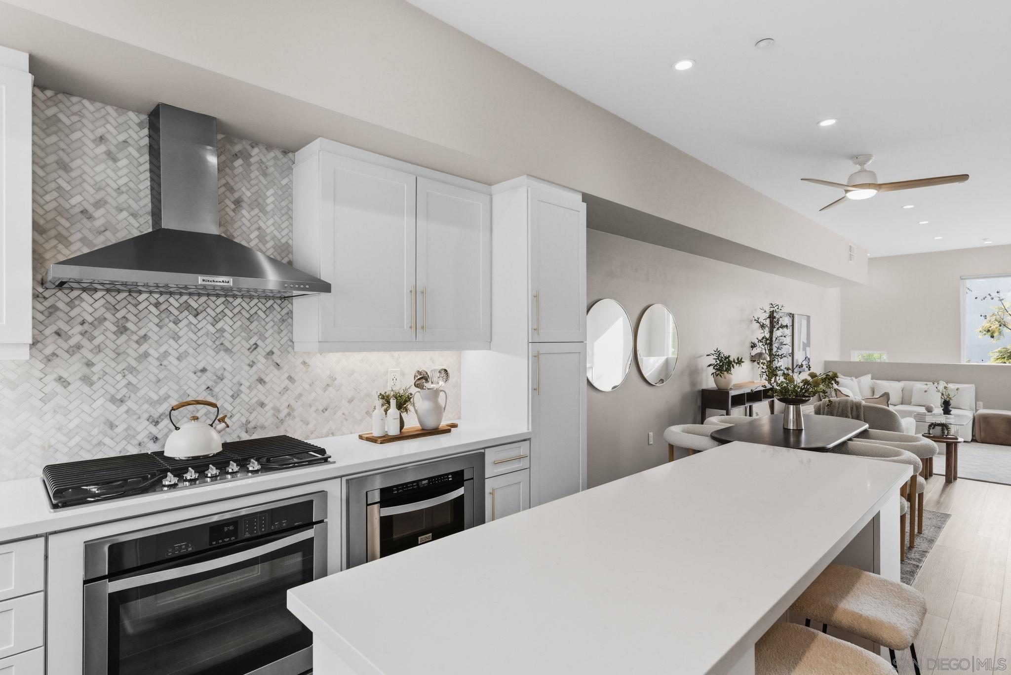 Detail Gallery Image 4 of 19 For 2055  5th Ave, San Diego,  CA 92101 - 3 Beds | 2/1 Baths