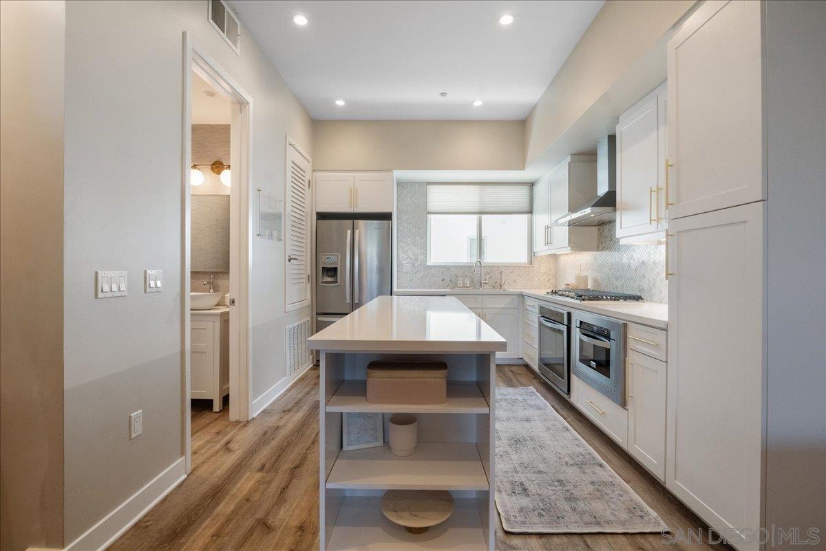 Detail Gallery Image 5 of 19 For 2055  5th Ave, San Diego,  CA 92101 - 3 Beds | 2/1 Baths