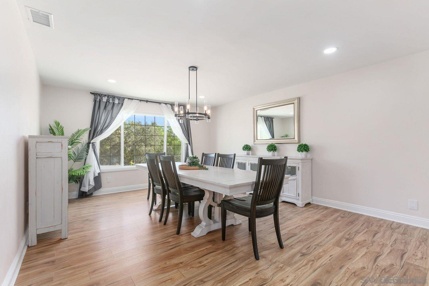 Detail Gallery Image 10 of 62 For 9431 W Lilac Rd, Escondido,  CA 92026 - 6 Beds | 4/2 Baths