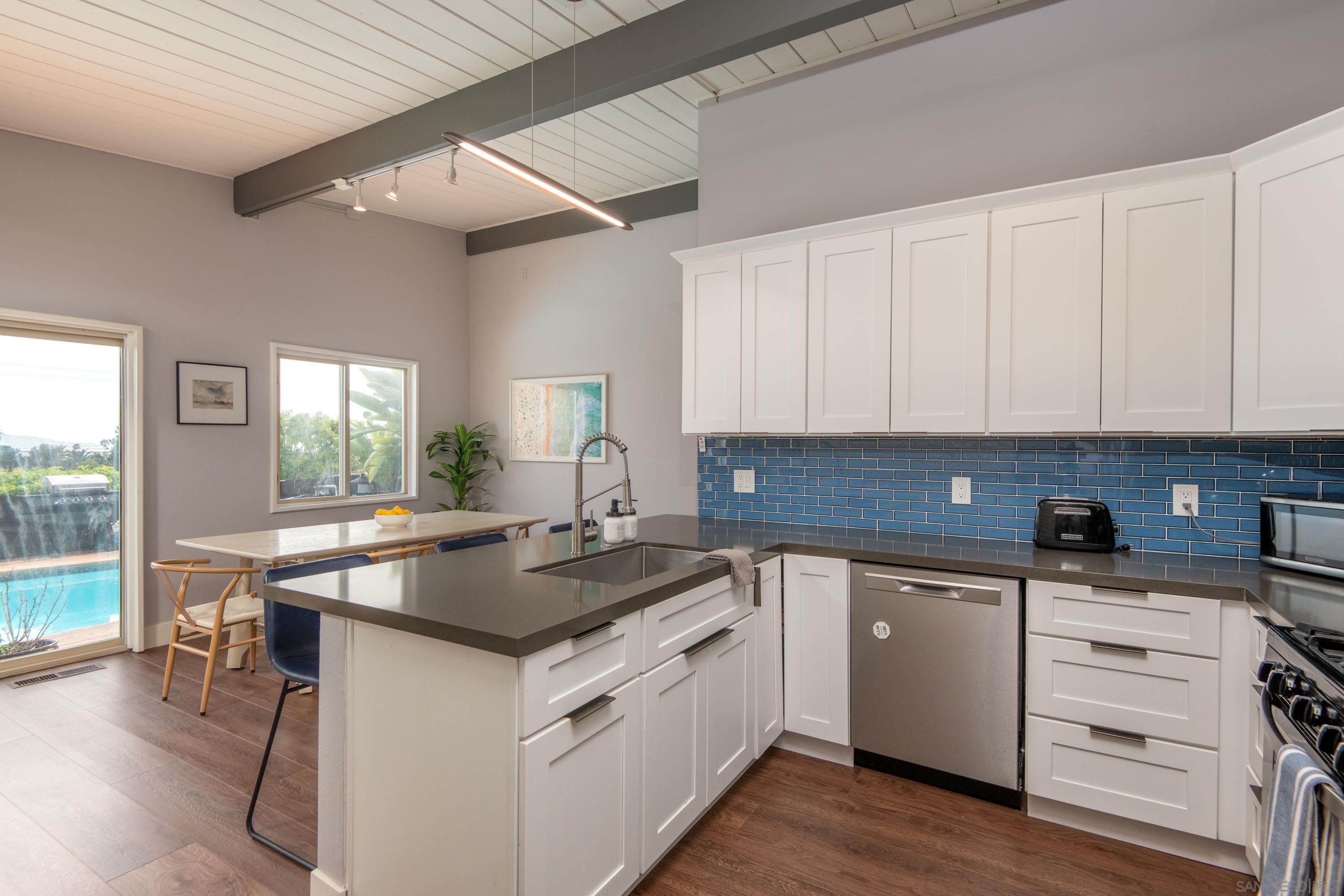 Detail Gallery Image 9 of 38 For 1147  Archer St, San Diego,  CA 92109 - 2 Beds | 2 Baths