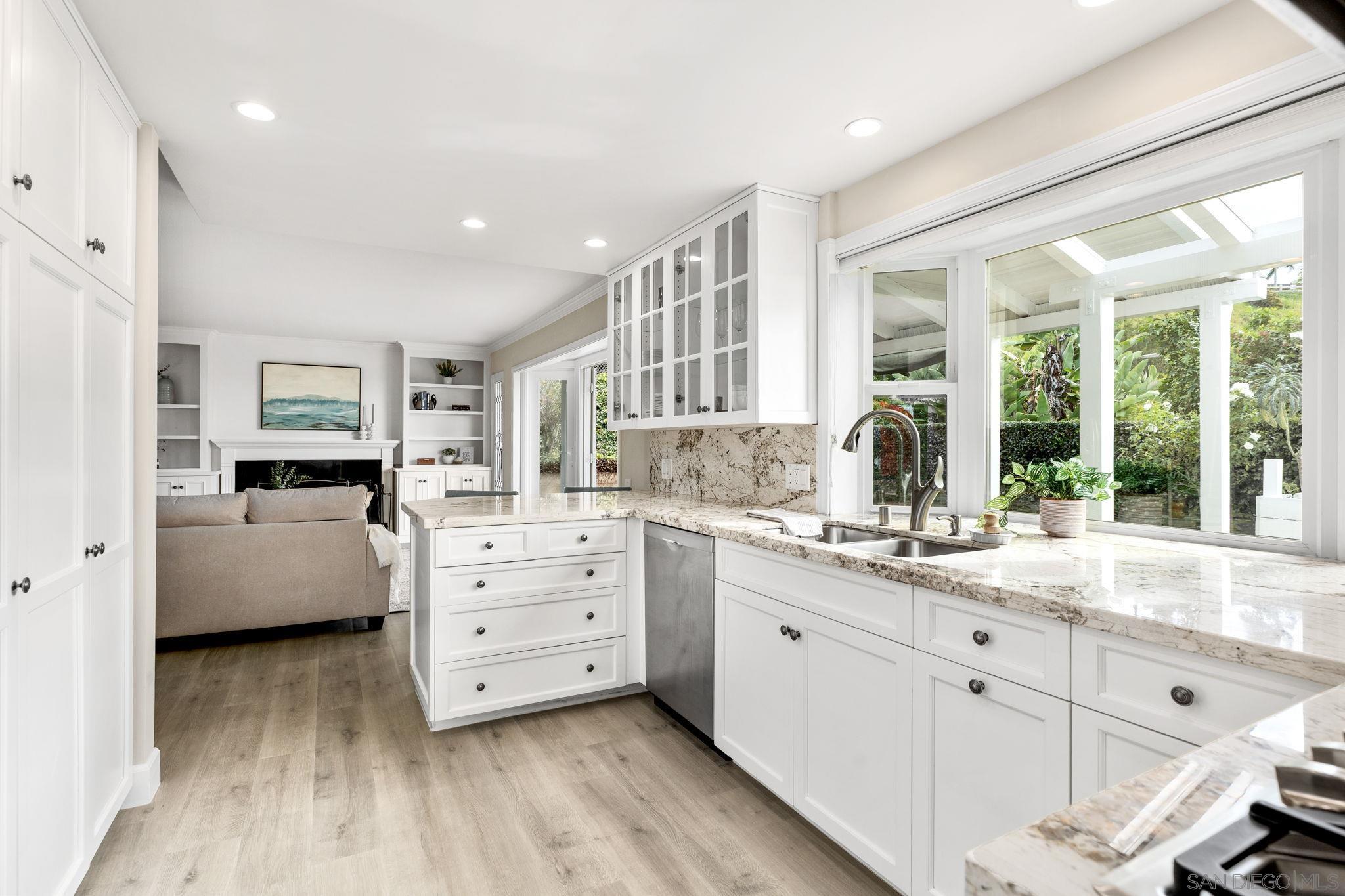 Detail Gallery Image 8 of 46 For 7953  Cinthia St, La Mesa,  CA 91941 - 4 Beds | 4 Baths