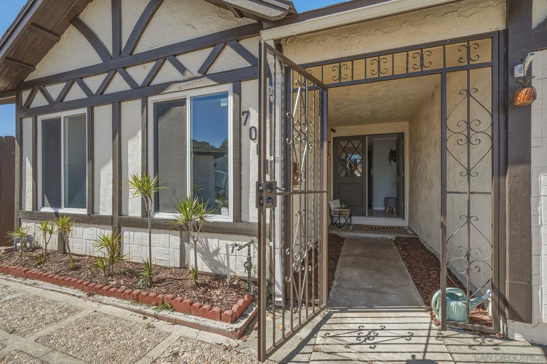 Detail Gallery Image 4 of 42 For 7001  Lemonwood Ln, Lemon Grove,  CA 91945 - 3 Beds | 3 Baths