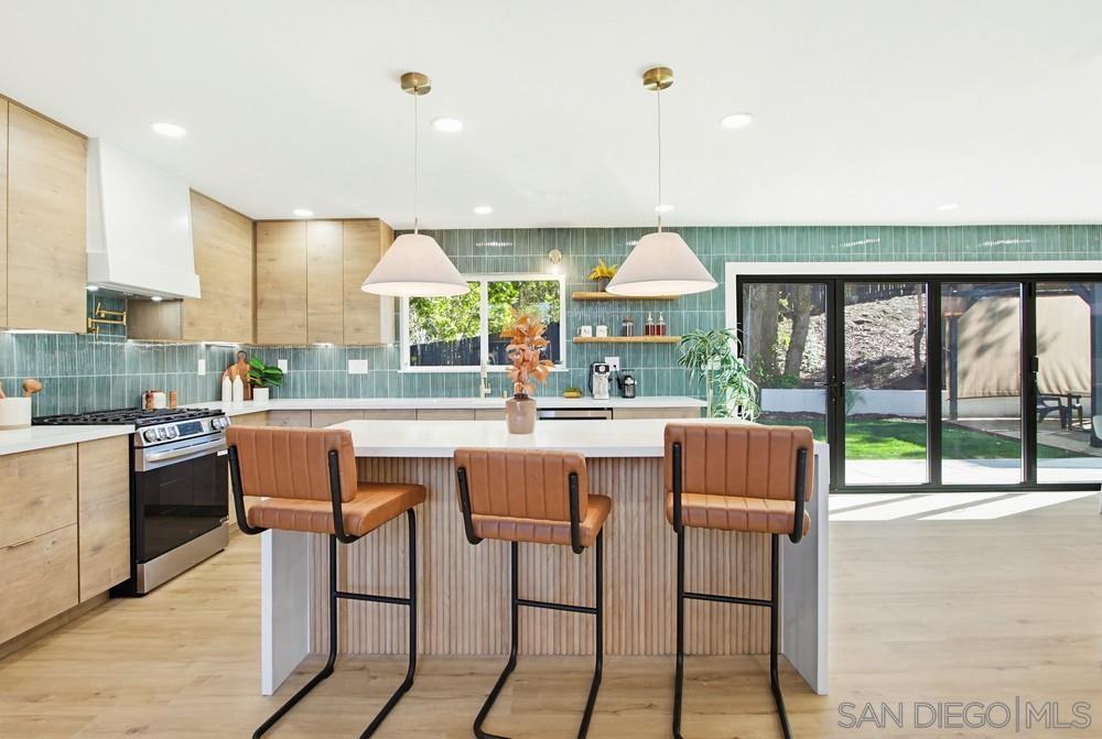 Detail Gallery Image 12 of 75 For 11035  Avenida Maria, San Diego,  CA 92129 - 4 Beds | 3/1 Baths