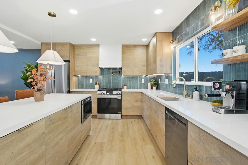 Detail Gallery Image 14 of 75 For 11035  Avenida Maria, San Diego,  CA 92129 - 4 Beds | 3/1 Baths