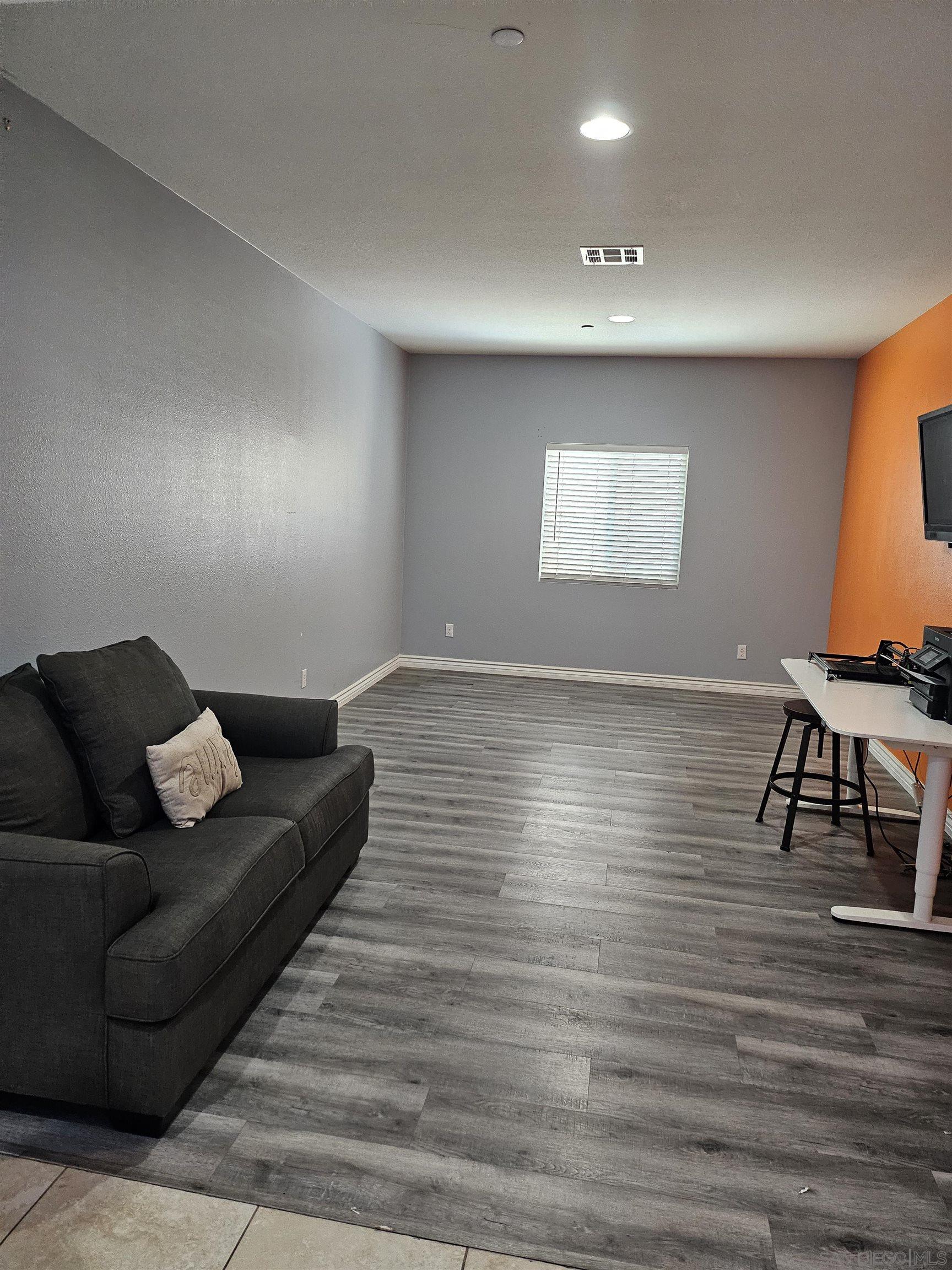 Detail Gallery Image 3 of 10 For 33161  Cattle Dr, Winchester,  CA 92596 - 5 Beds | 2 Baths